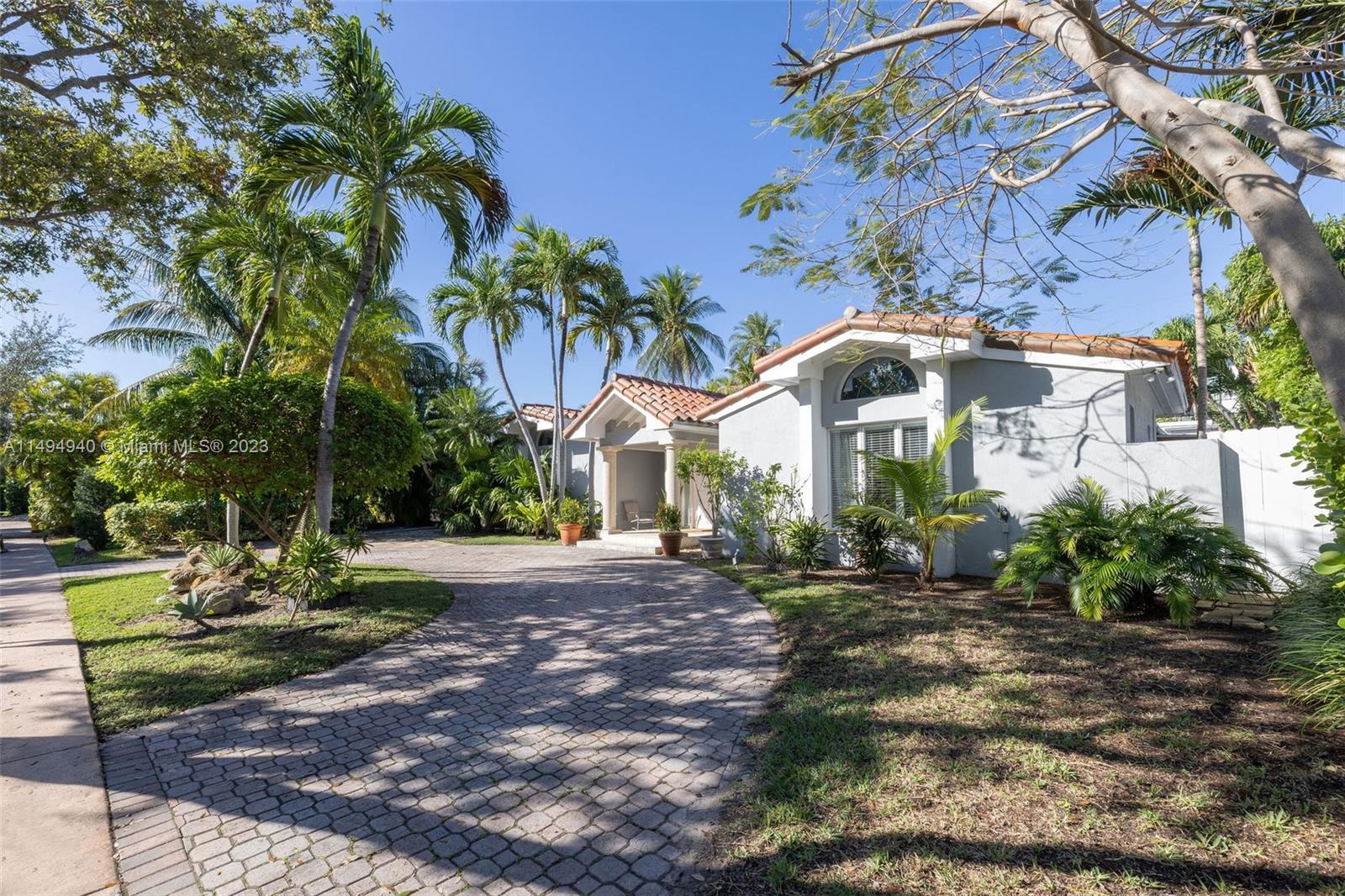 Photo of 472 Woodcrest Rd in Key Biscayne, FL