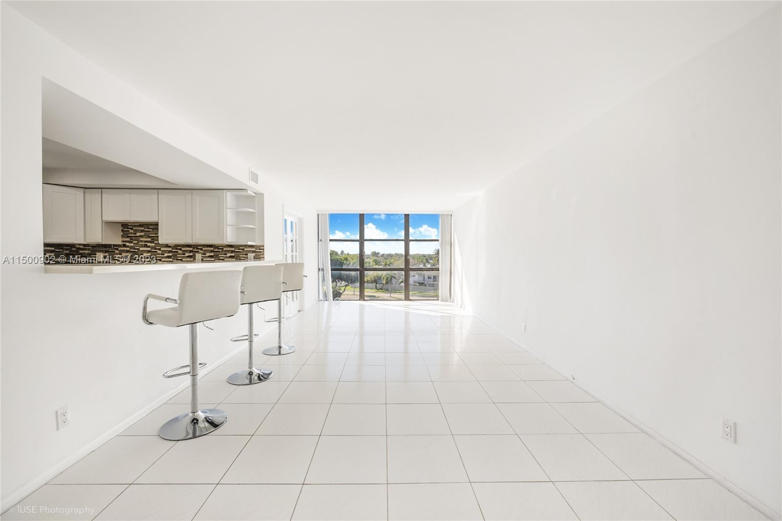 Photo of 1000 Parkview Dr #501 in Hallandale Beach, FL