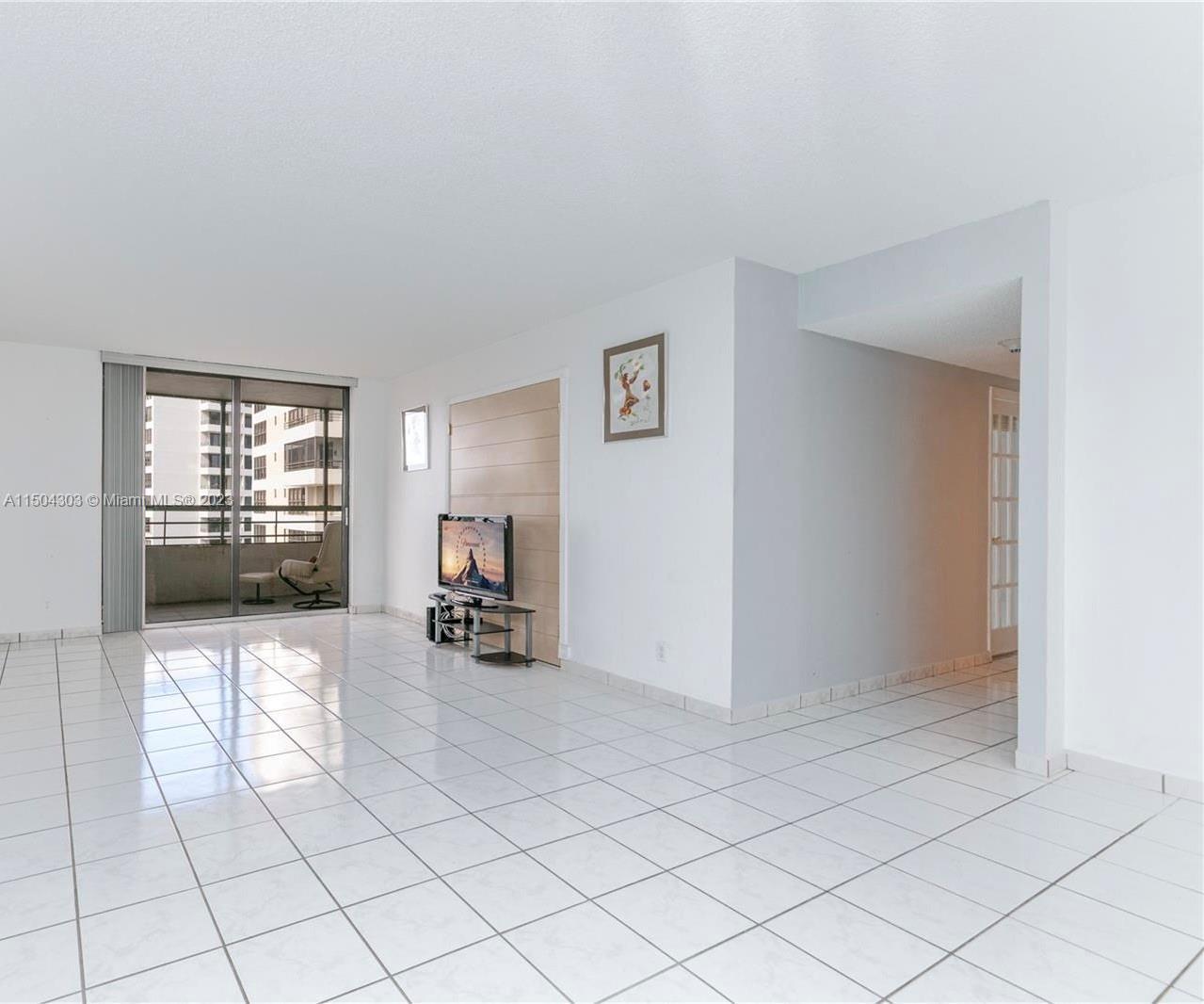 Photo of 2500 Parkview Dr #1418 in Hallandale Beach, FL