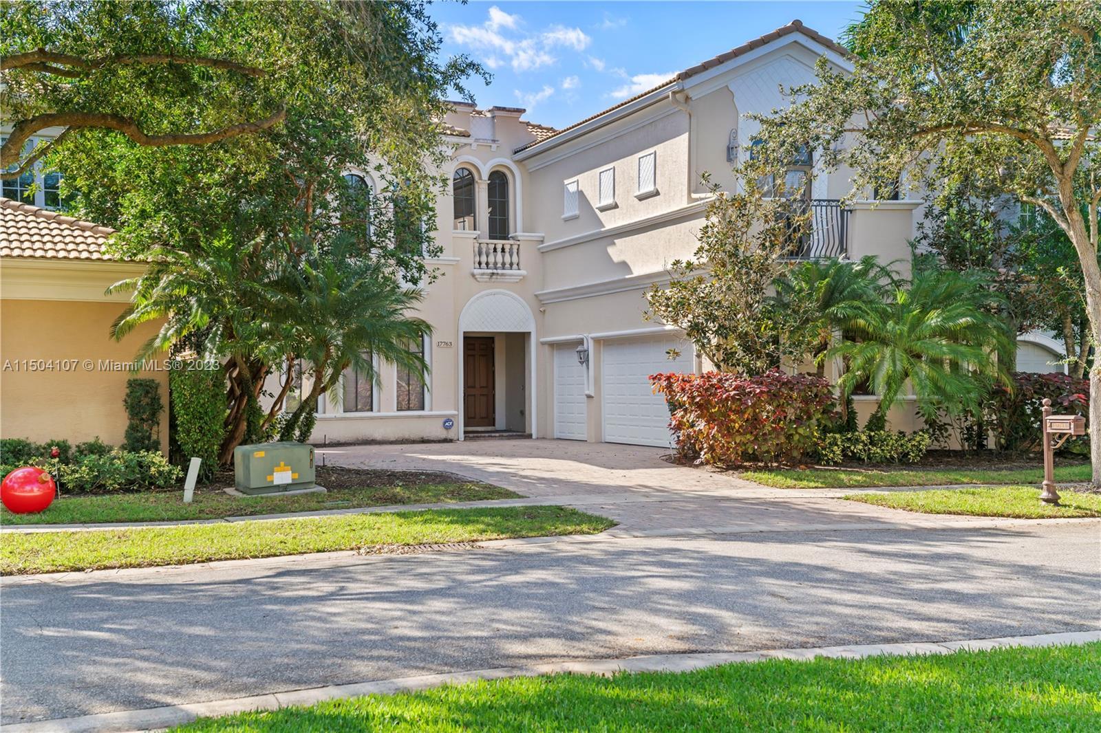 Exquisite two-story house in the heart of Boca Raton's prestigious The Oaks community. This stunning