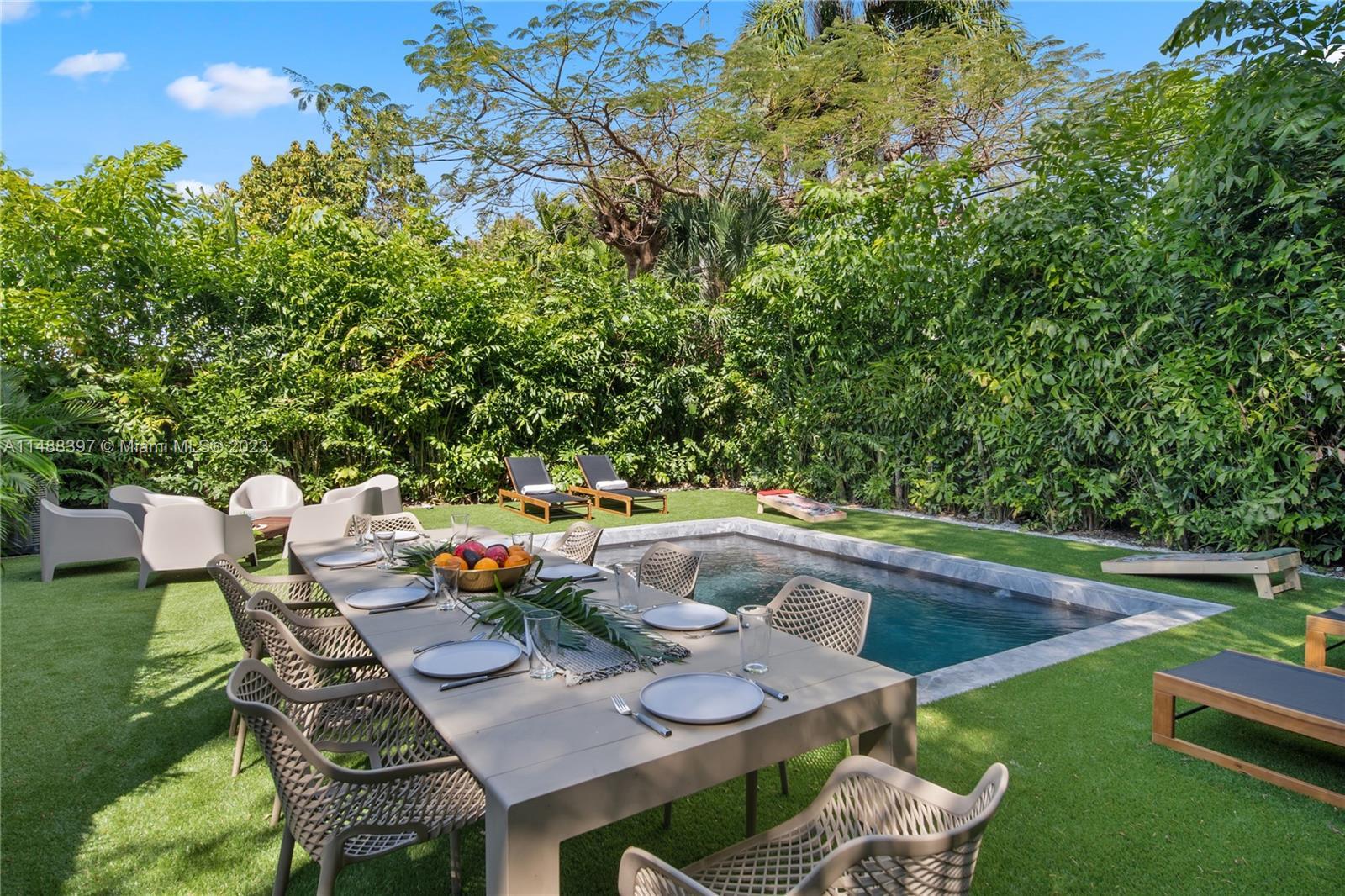 Photo of 1671 SW 16th St in Miami, FL