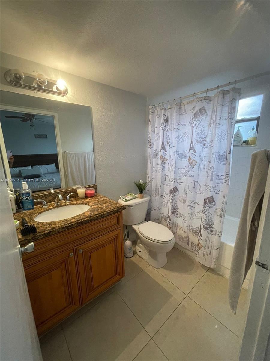 Bright and Spacious Beautiful 2 bedroom/2 bathroom. First floor canal front condo in the Palm Beach 