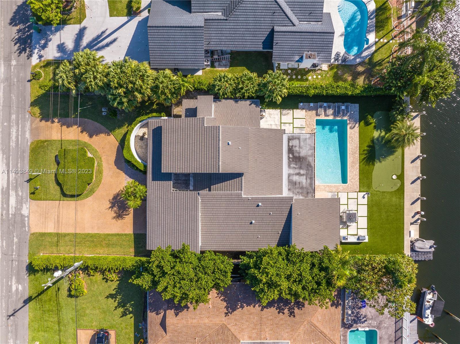 Photo of 207 Holiday Dr in Hallandale Beach, FL