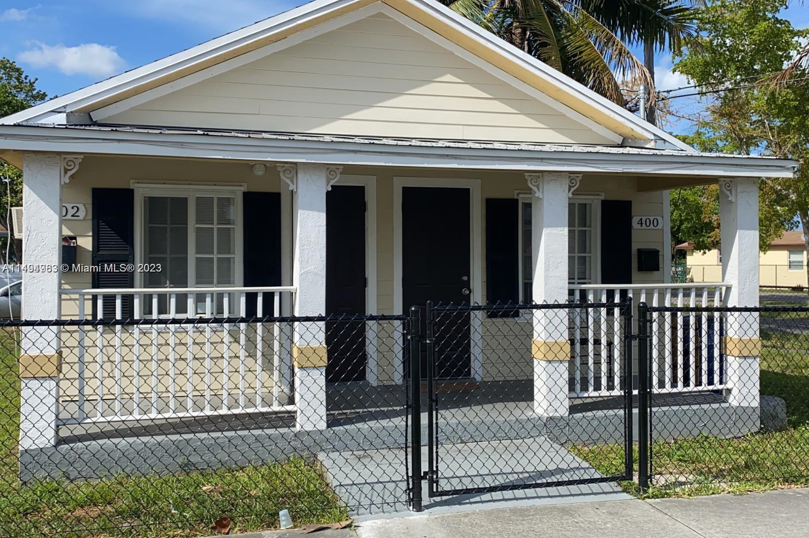 Photo of 400 Foster Rd in Hallandale Beach, FL