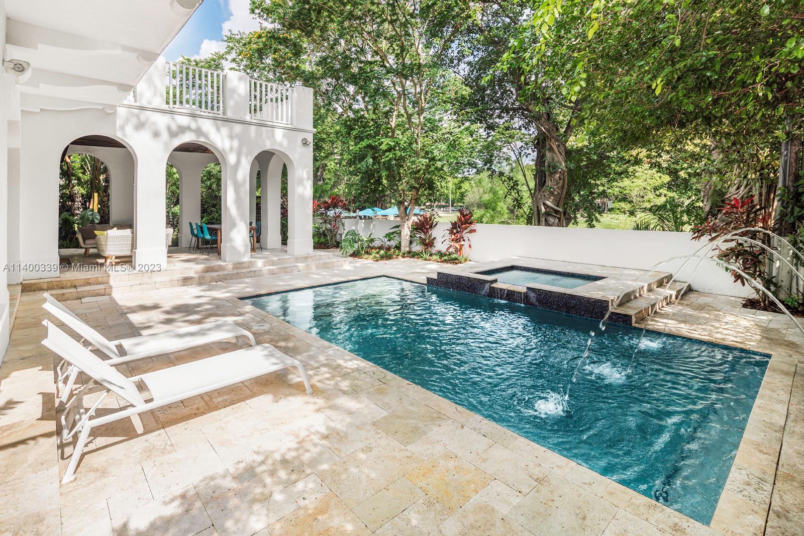 Photo of 4131 Woodridge Rd in Coconut Grove, FL