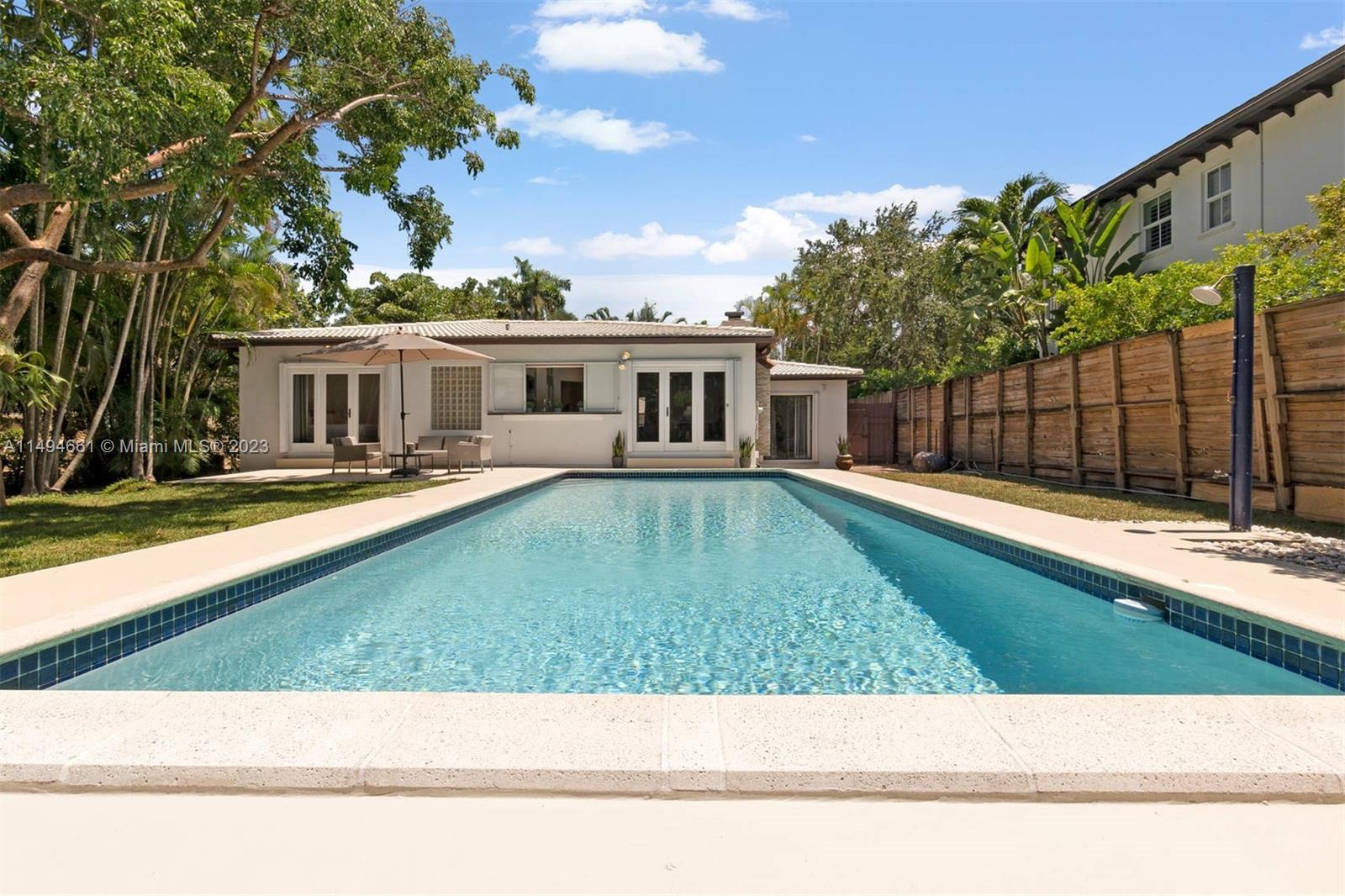 Photo of 4121 Woodridge Rd in Miami, FL