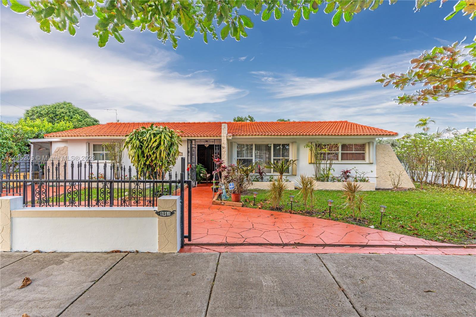 Photo of 9861 SW 32nd St in Miami, FL