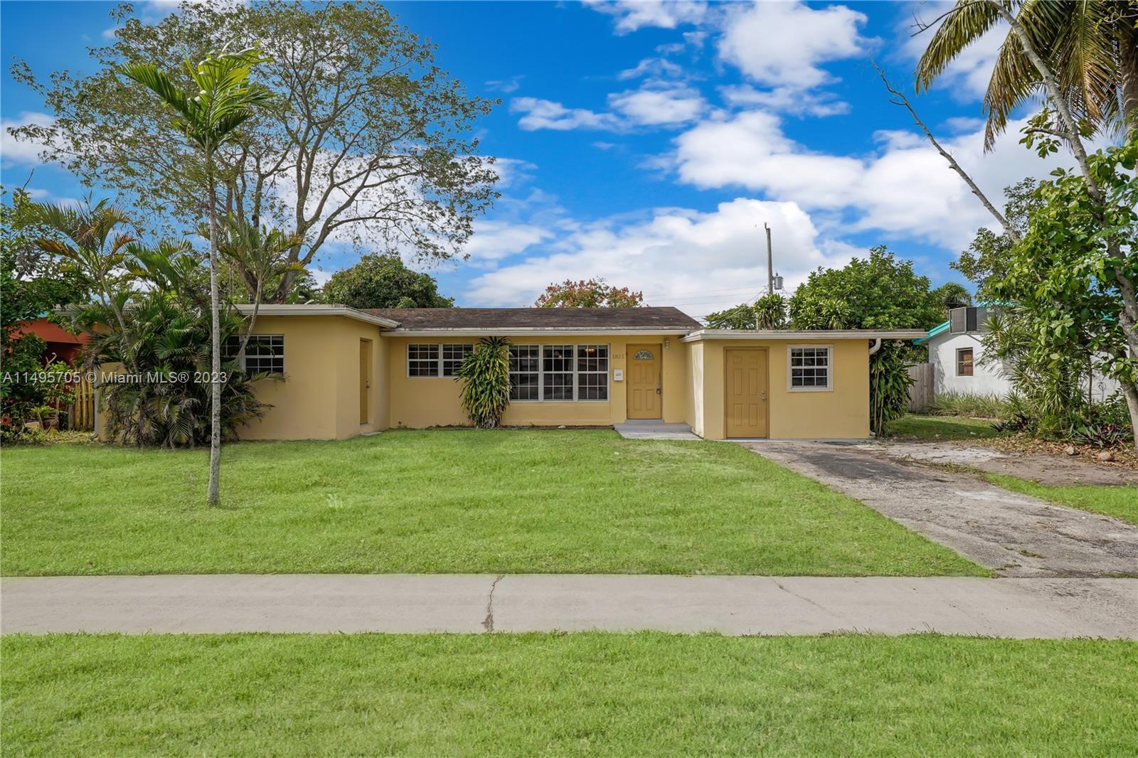 Photo of 1821 SW 36th Ave in Fort Lauderdale, FL