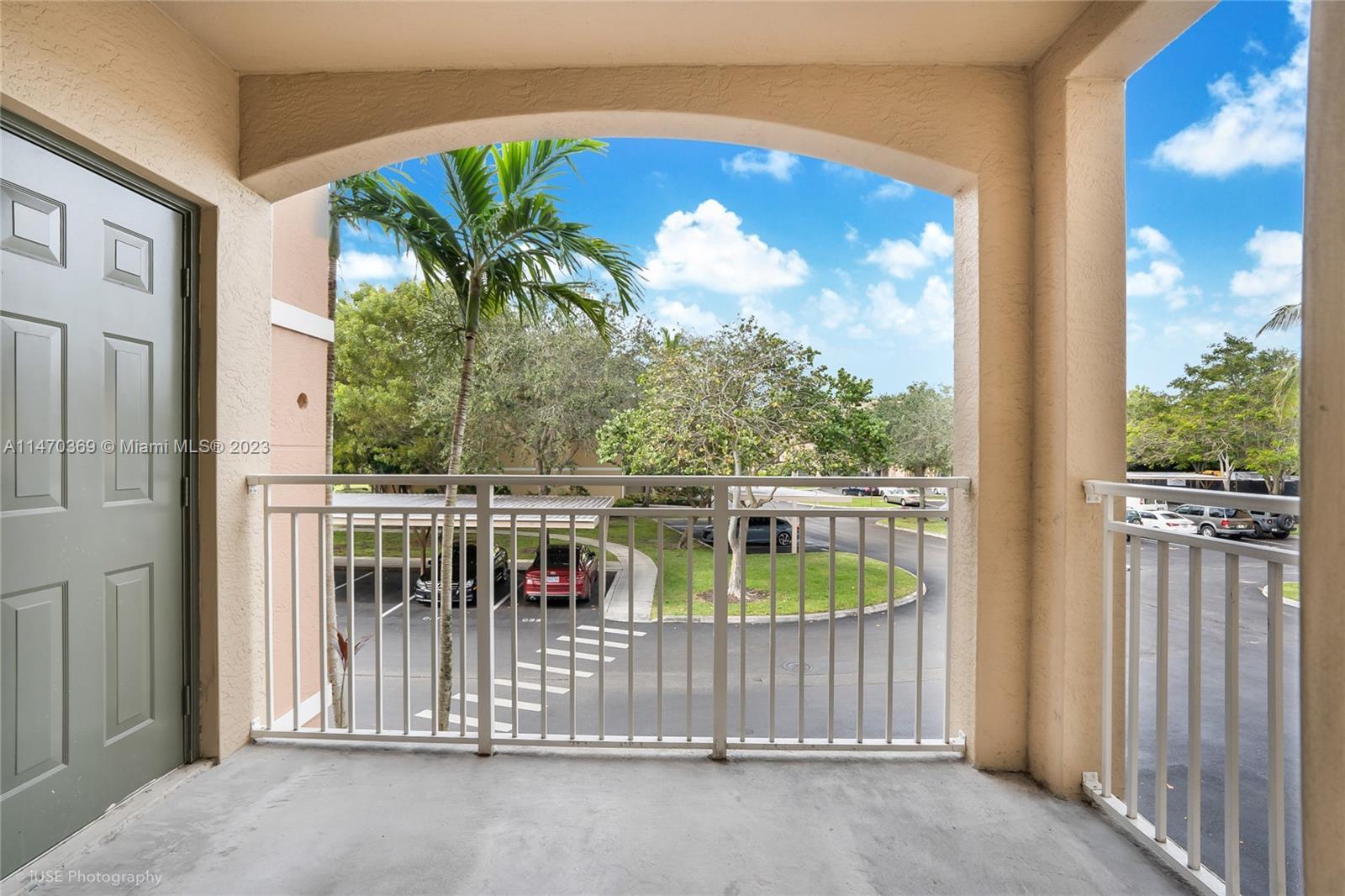 Spacious 3/2 + 1 car garage with large balcony and great views. Granite countertops, stainless steel
