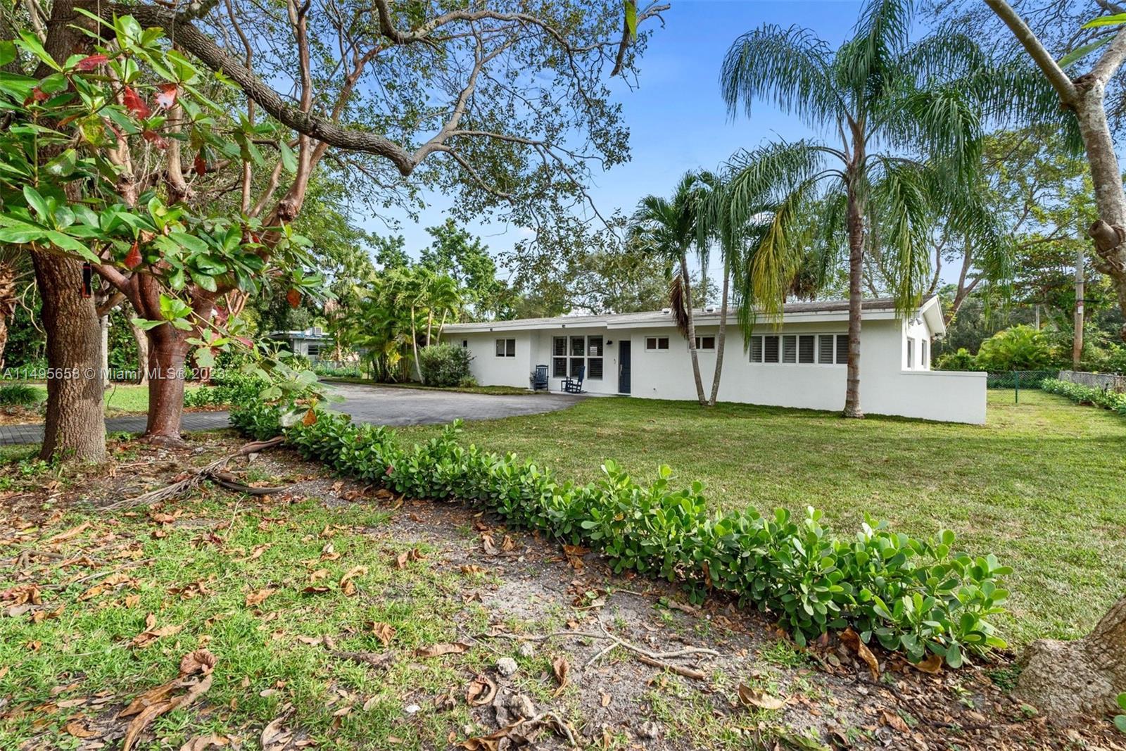 Photo of 12725 SW 82nd Ave in Pinecrest, FL