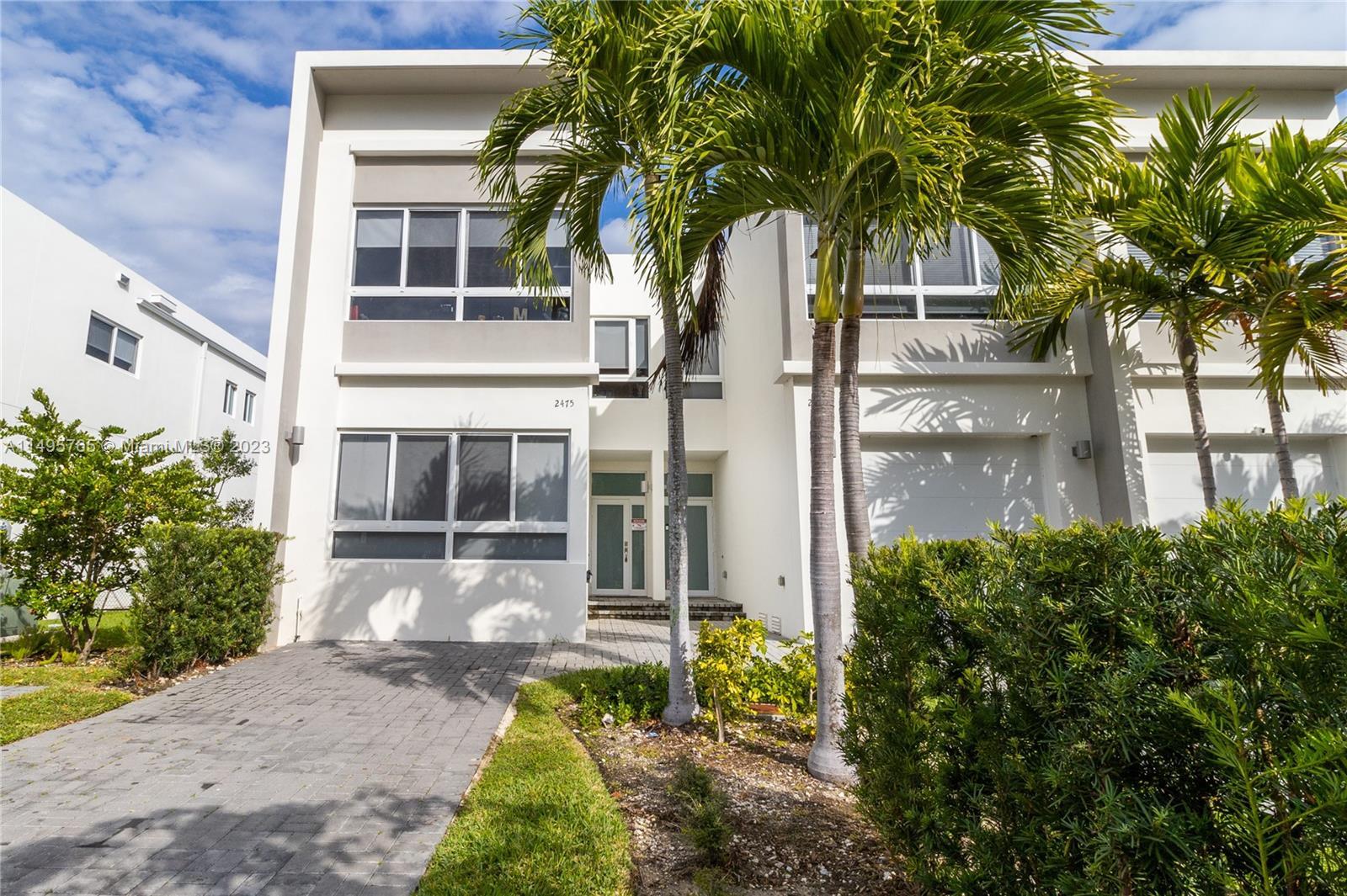 Photo of 2461 NE 135th St # in North Miami, FL