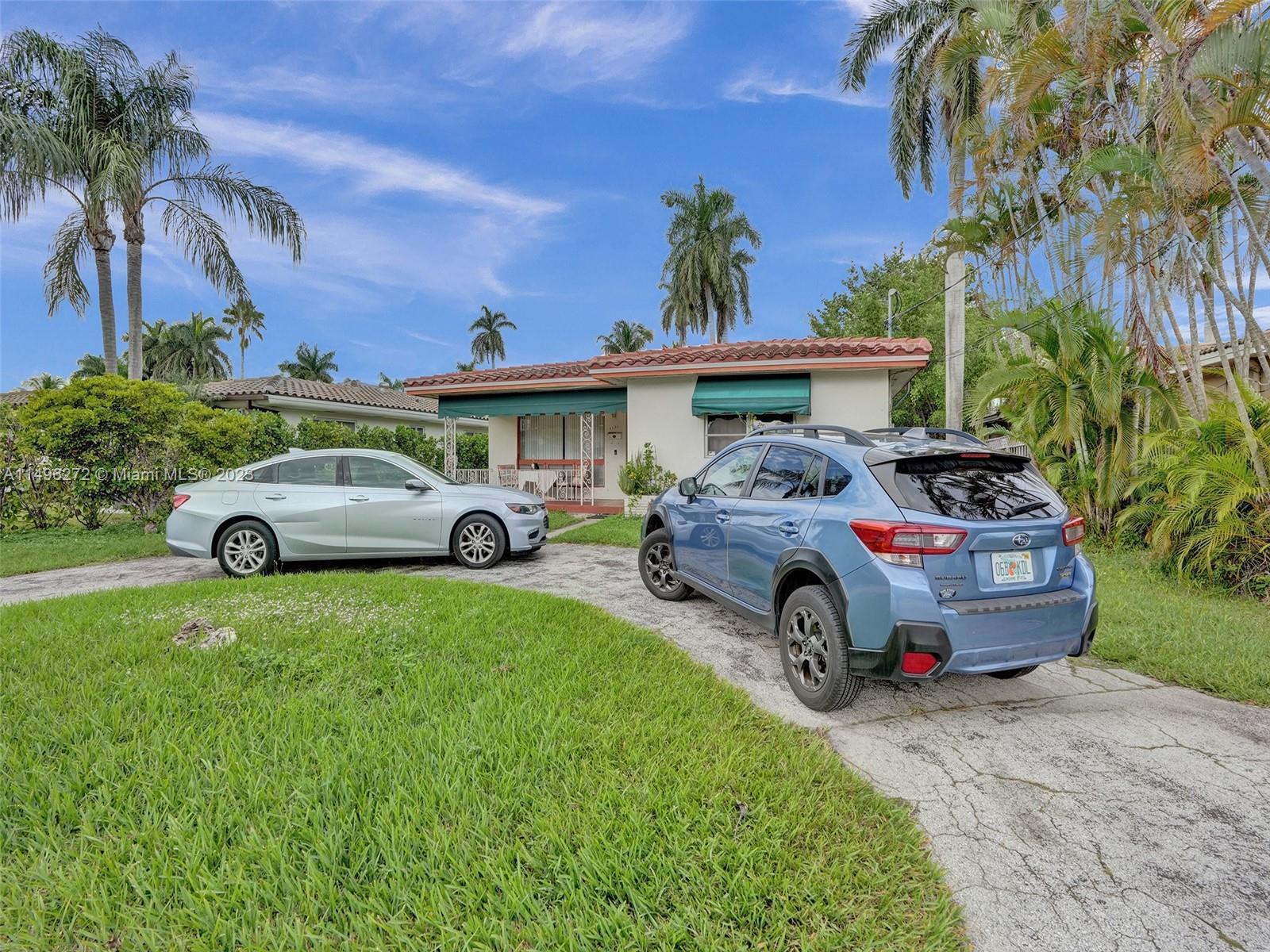 Photo of 1131 N Northlake Dr in Hollywood, FL