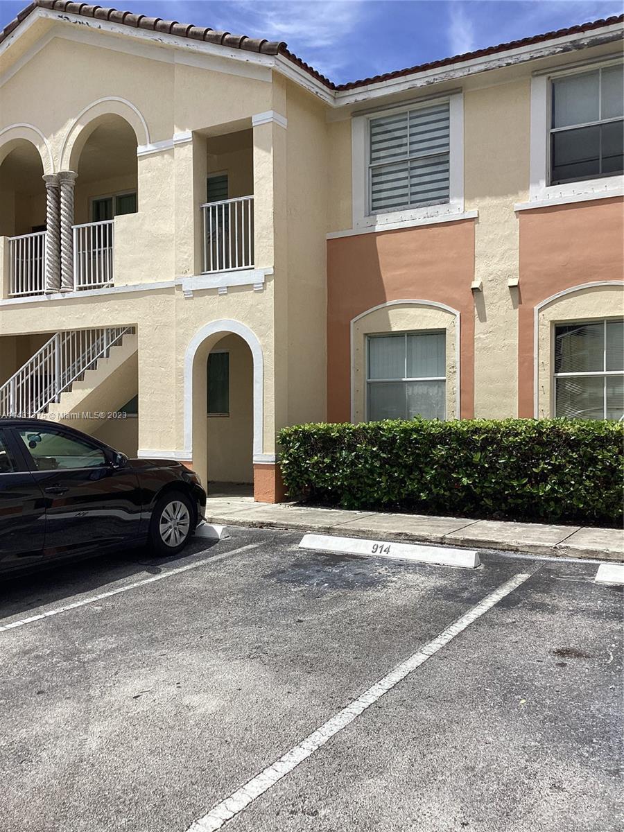 Photo of 1663 SE 29th St #204 in Homestead, FL