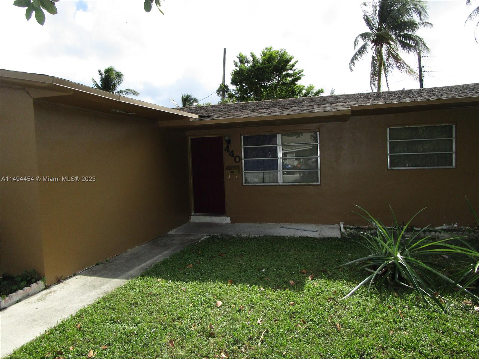 Photo of 440 NE 174th St in North Miami Beach, FL