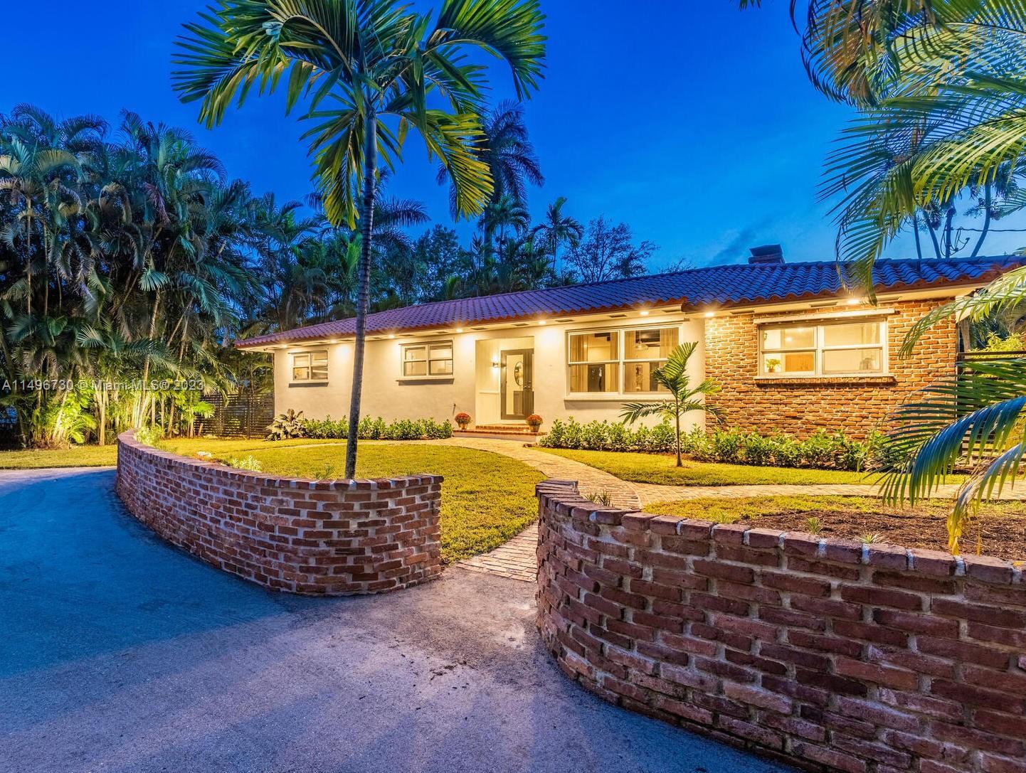 Photo of 11166 Griffing Blvd in Biscayne Park, FL
