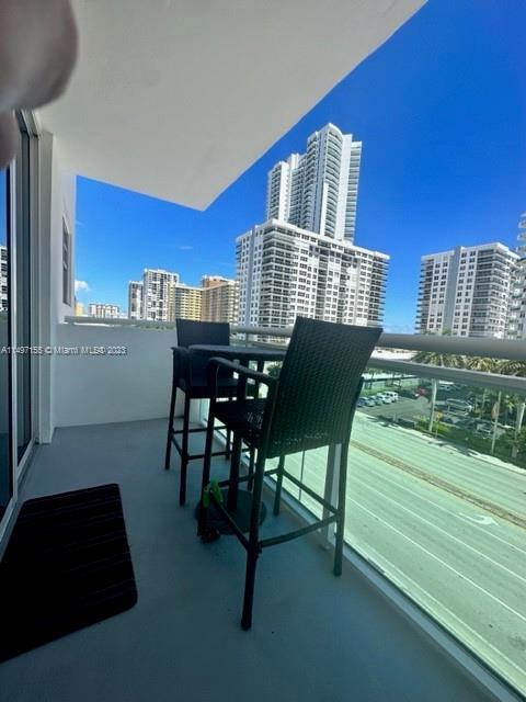 Photo of 3000 S Ocean Dr #422 in Hollywood, FL