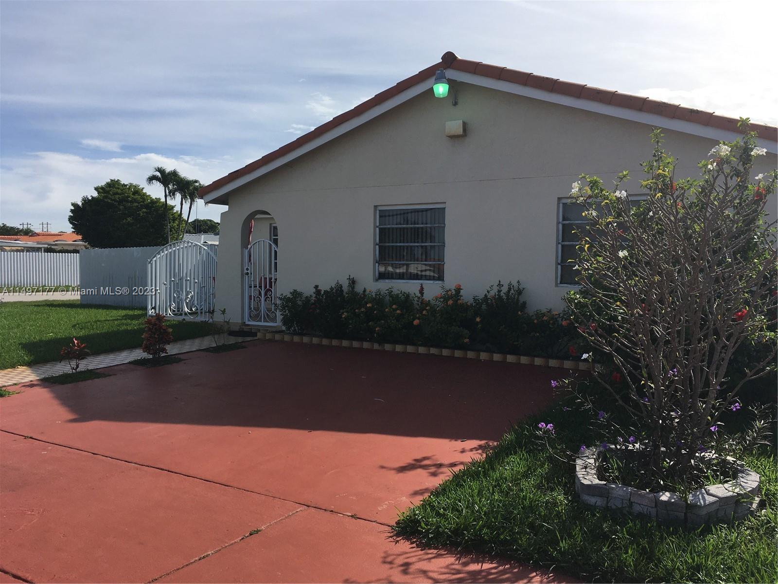 Photo of 13806 SW 14th St in Miami, FL
