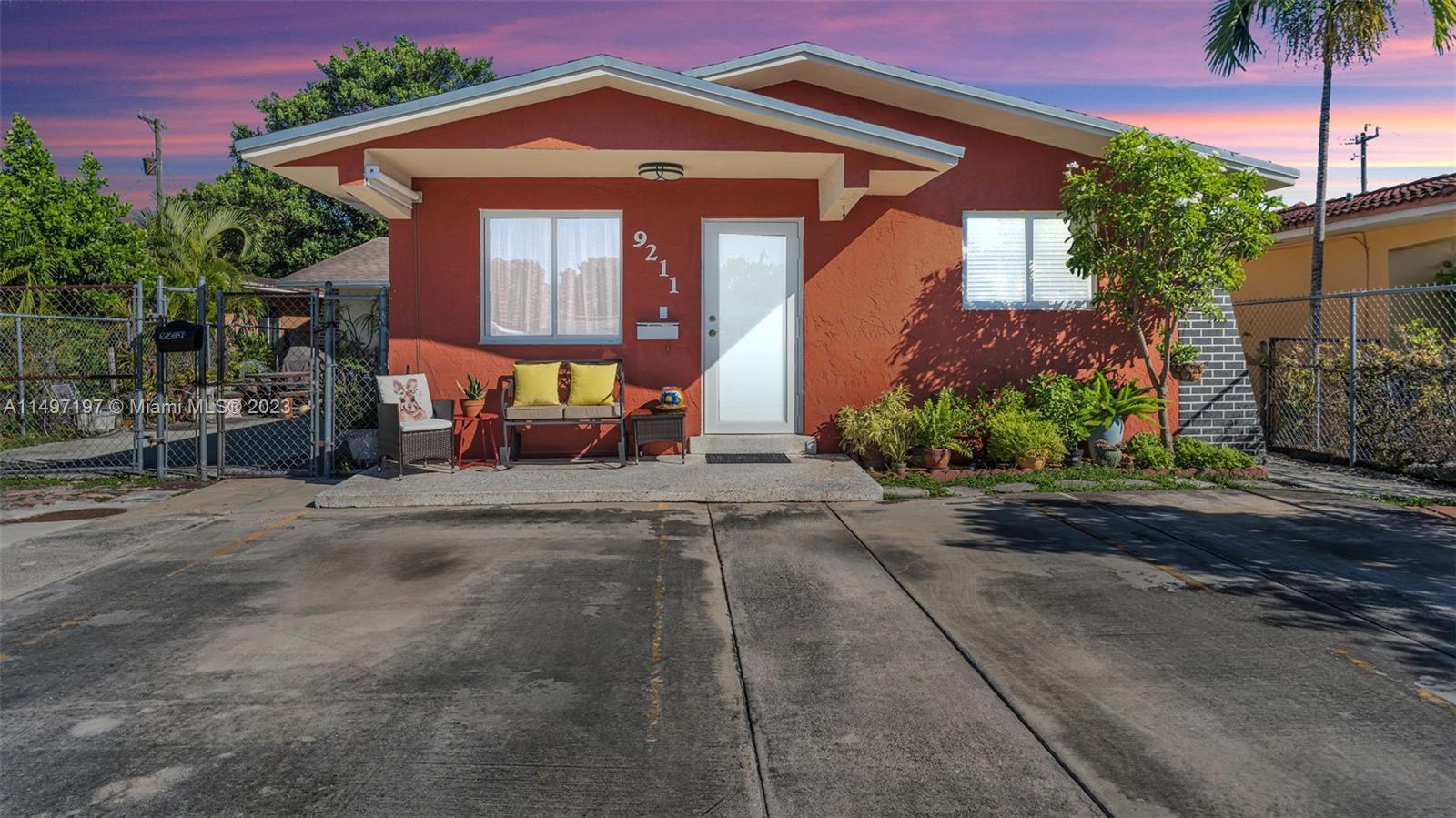 Photo of 9211 SW 37th St in Miami, FL