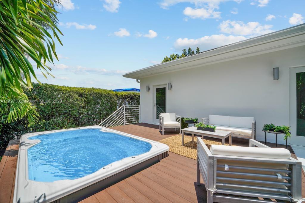 Photo of 8918 Garland Ave in Surfside, FL