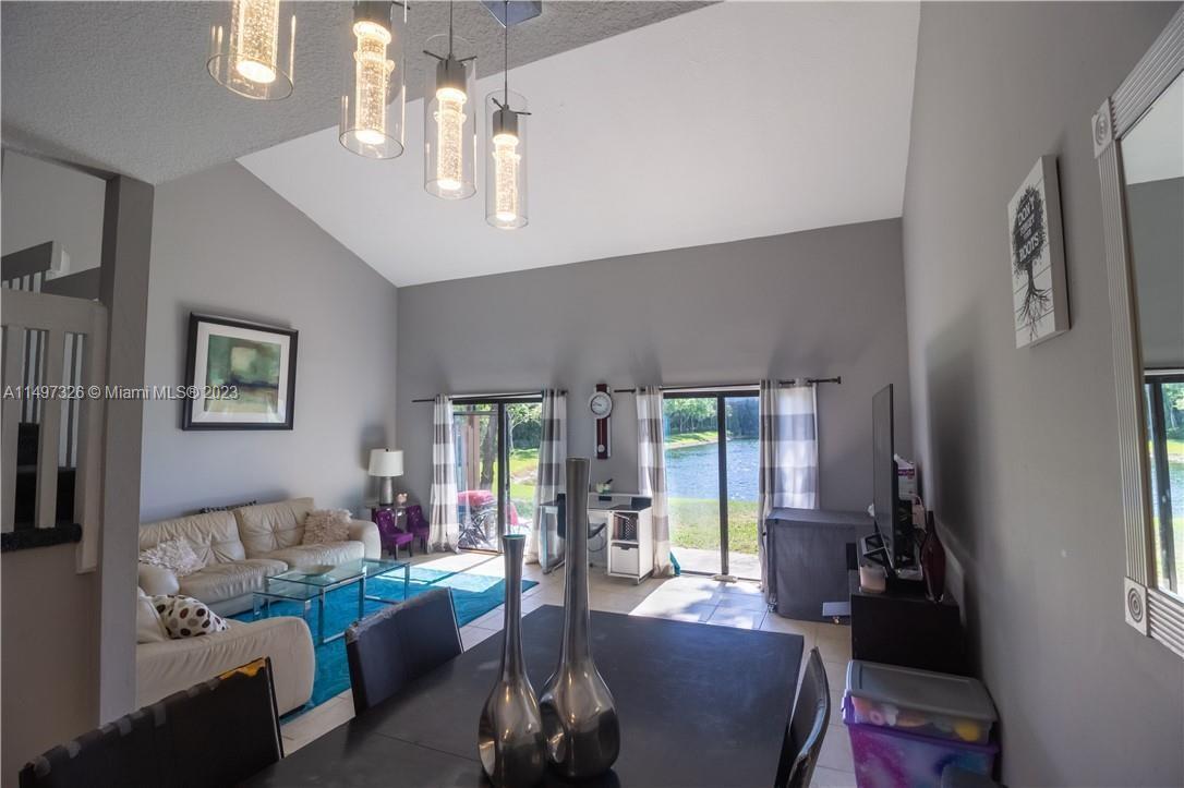 Photo of 4287 S Pine Island Rd in Davie, FL