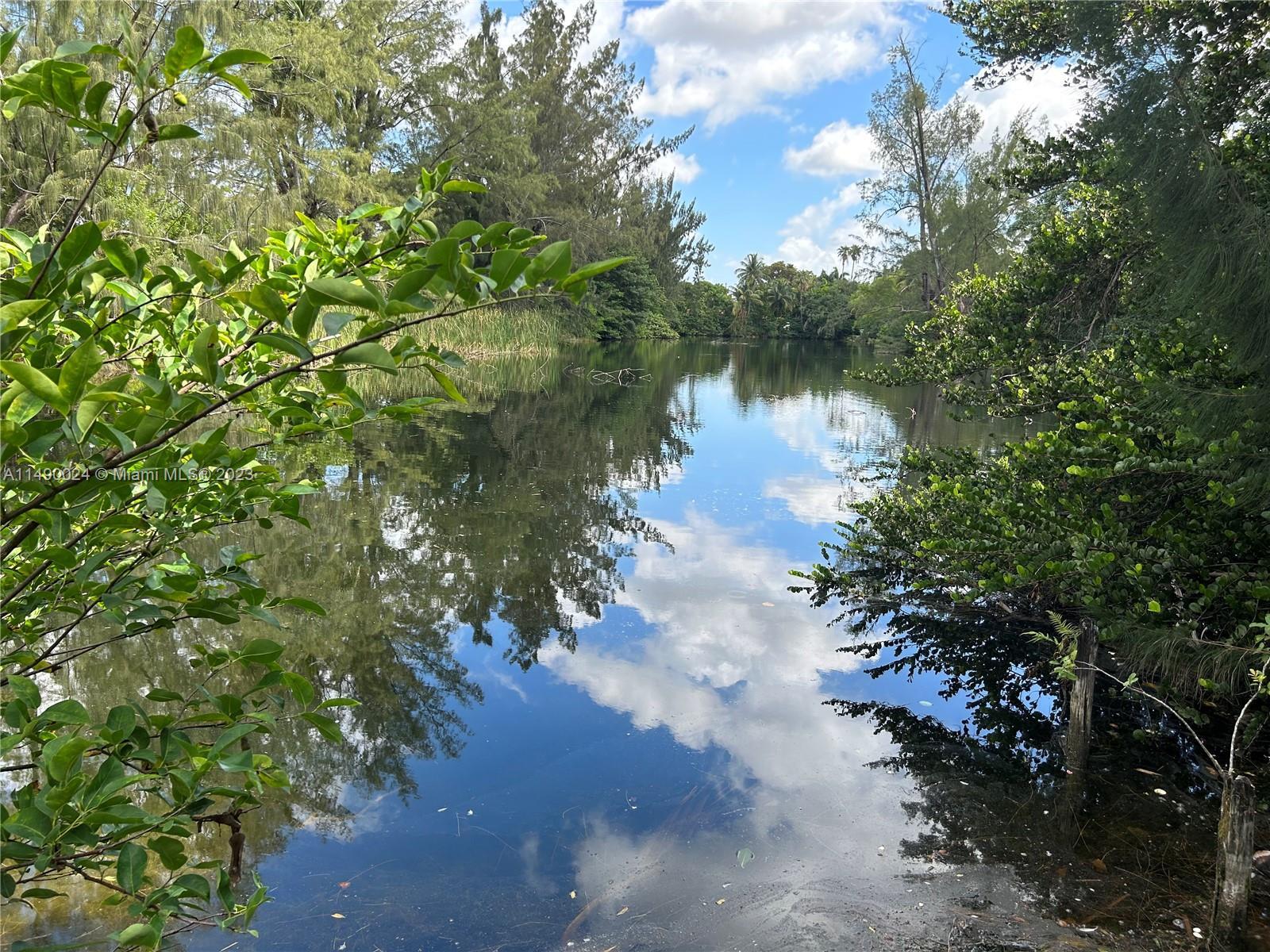 Photo of 745 Morningside Dr in Miami Springs, FL