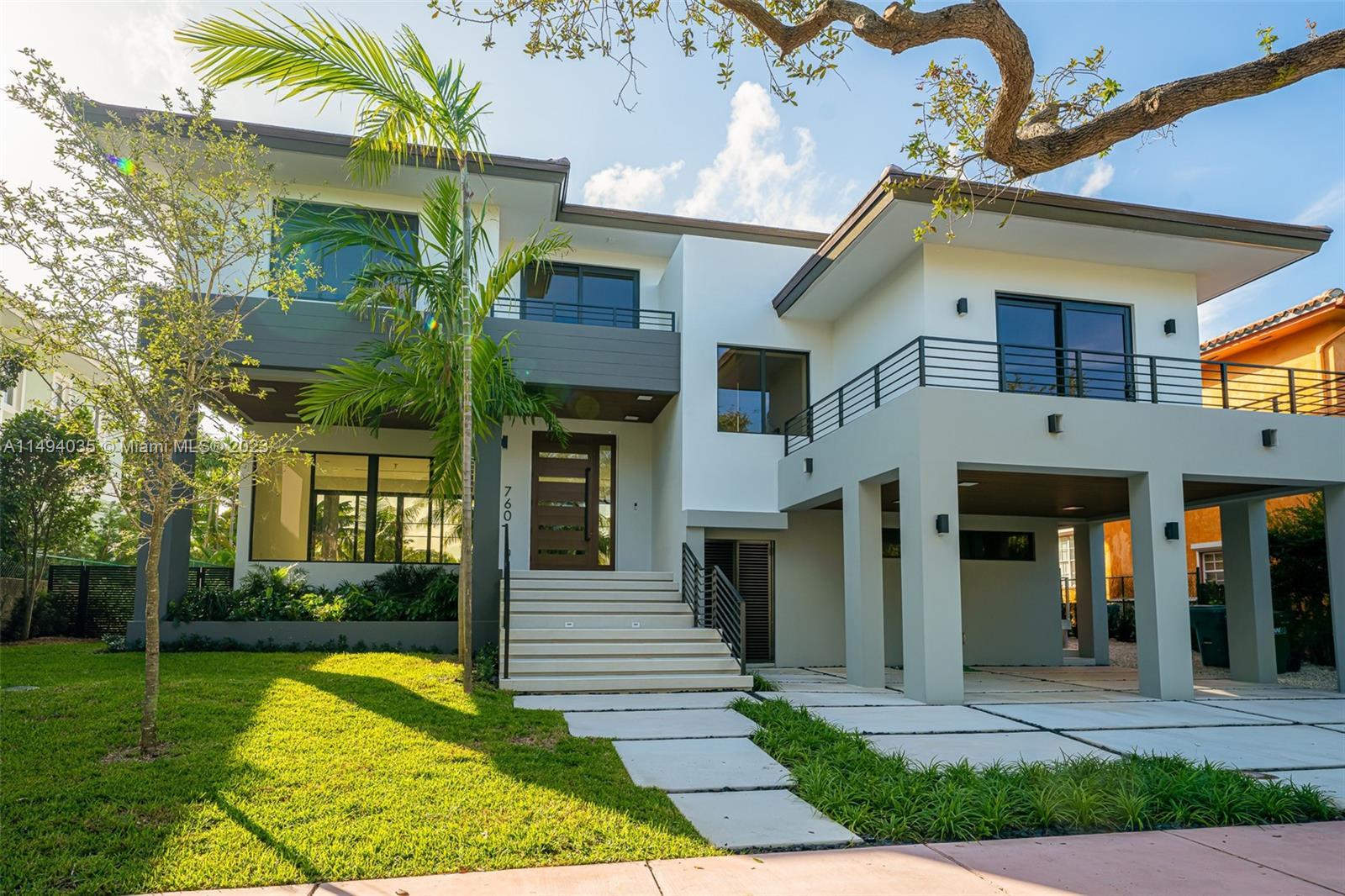 Photo of 760 Woodcrest Rd in Key Biscayne, FL