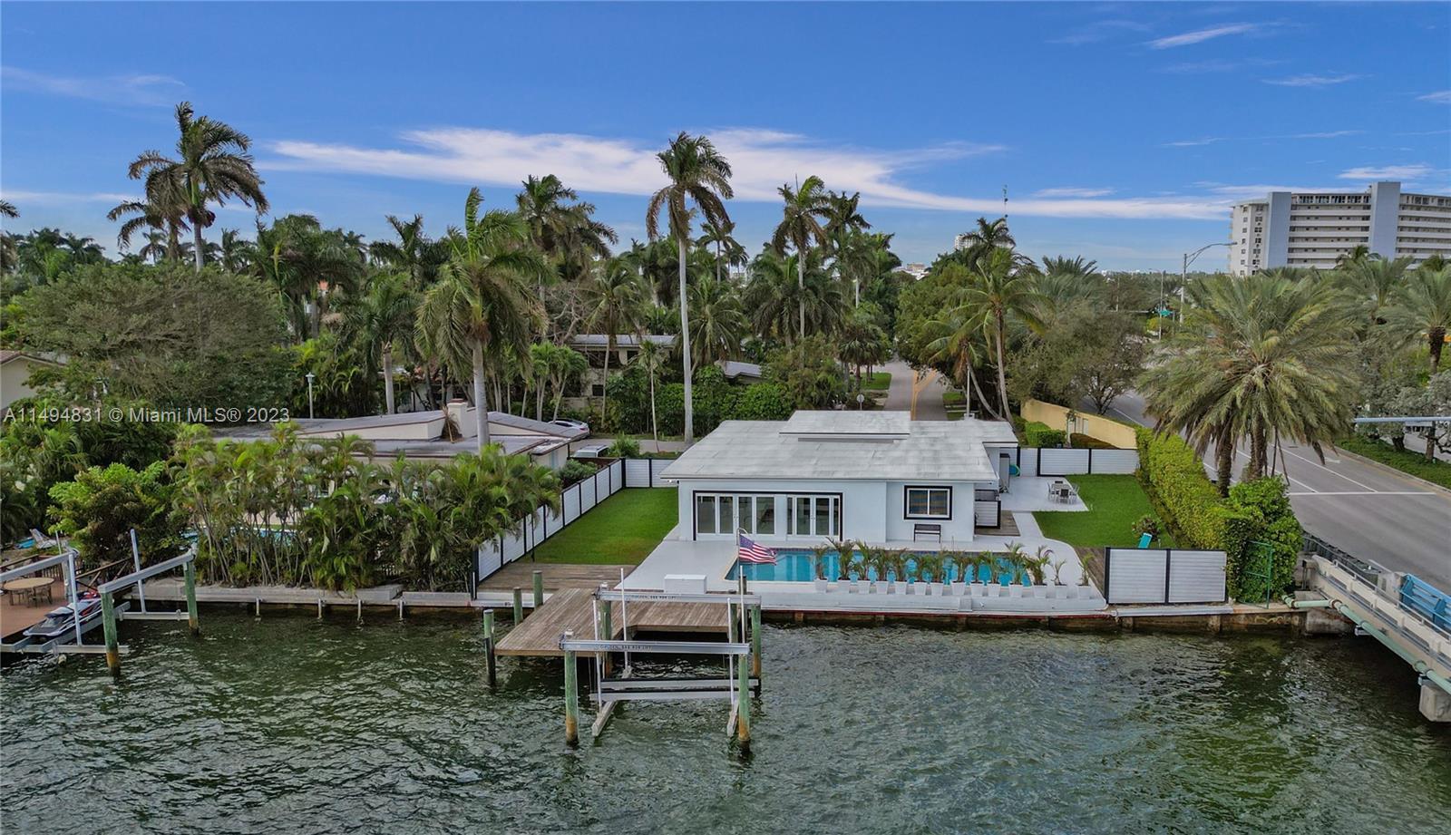 Photo of 7821 Beachview Dr in North Bay Village, FL
