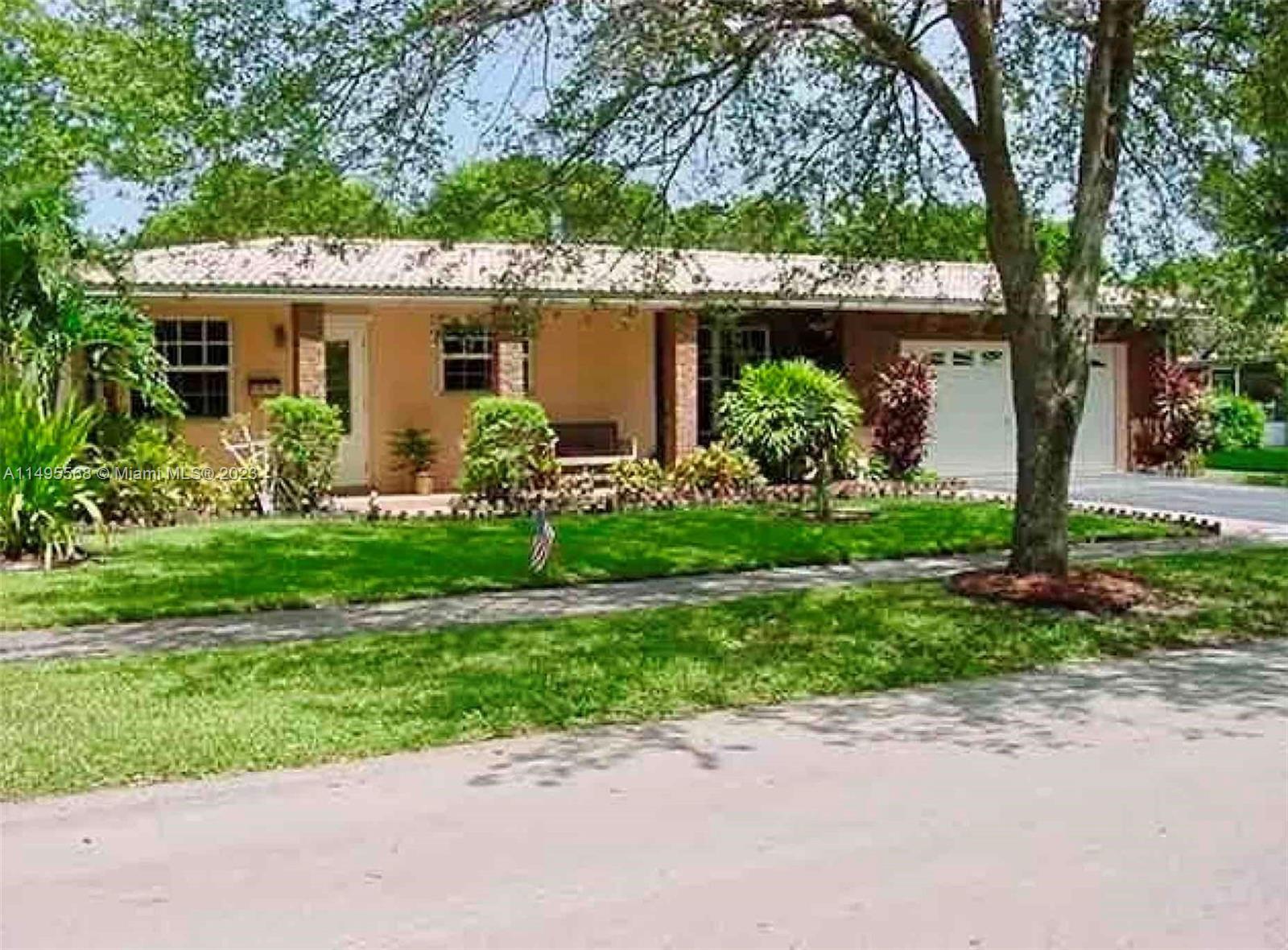 Photo of 14221 Lake Saranac Ave in Miami Lakes, FL
