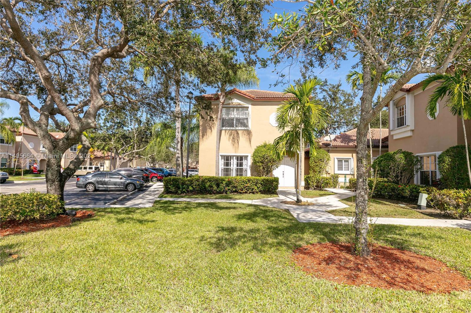 Photo of 16122 Emerald Cove Rd #16122 in Weston, FL