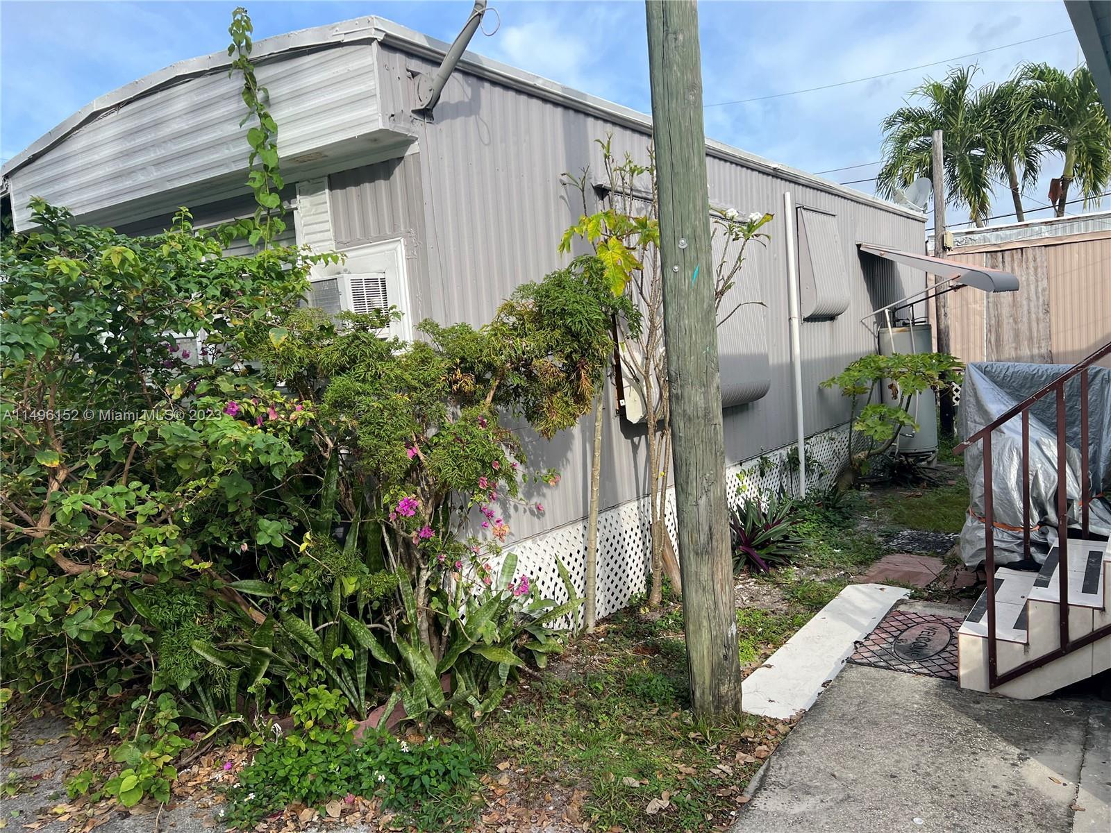 Photo of 6024 SW 8th St in West Miami, FL