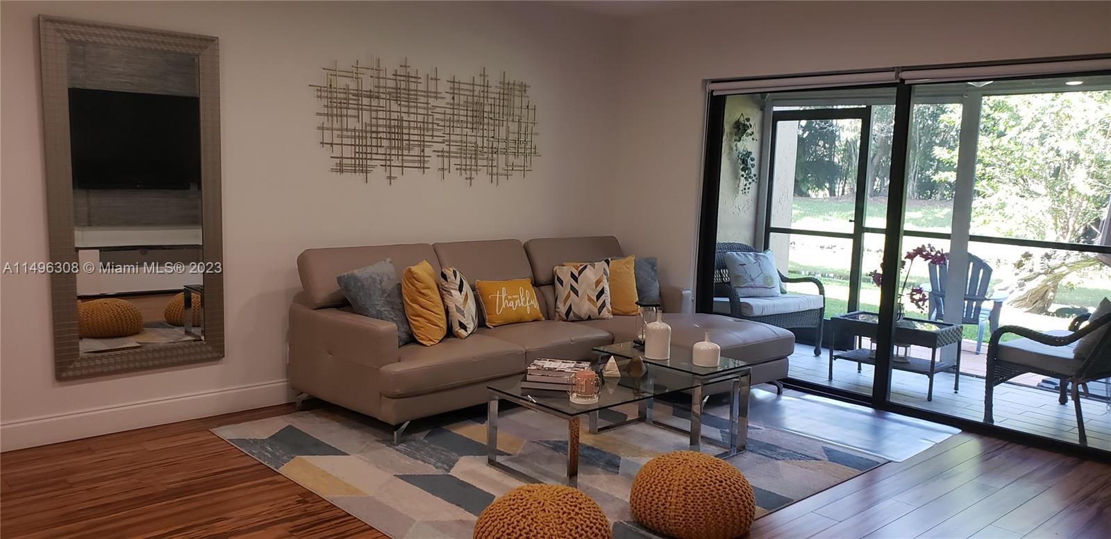 Photo of 425 Lakeview Dr #105 in Weston, FL