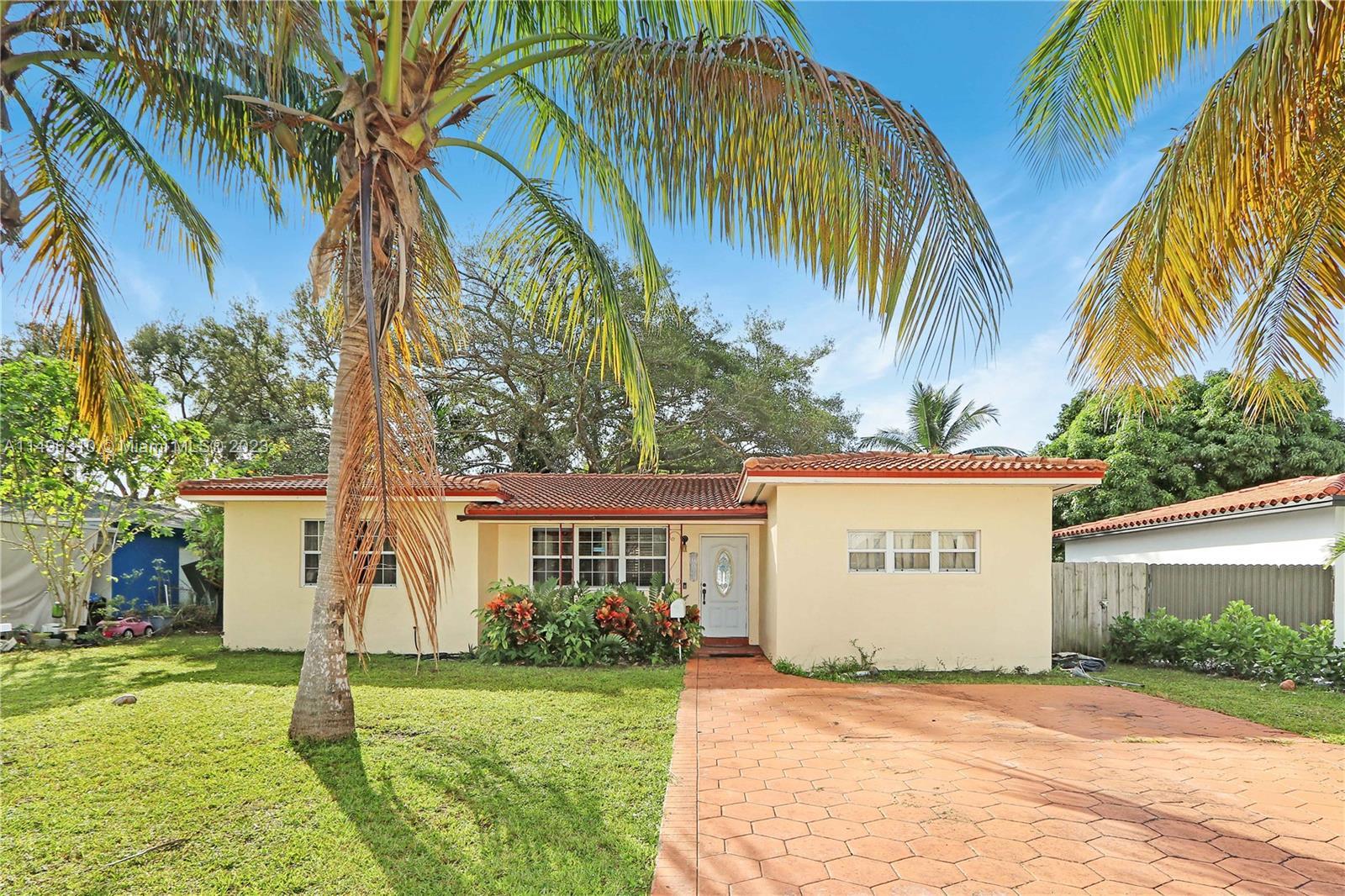 Photo of 1460 NE 161st St in North Miami Beach, FL