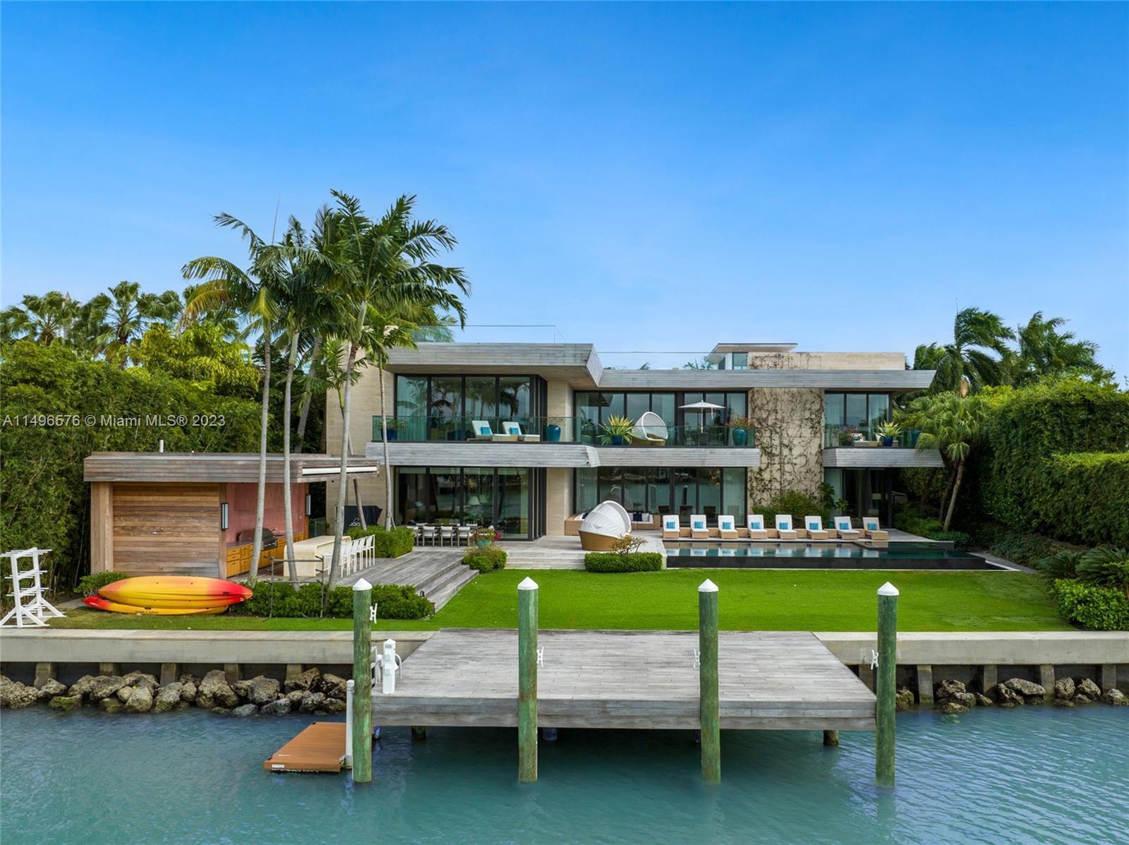 Photo of 6440 N Bay Rd in Miami Beach, FL