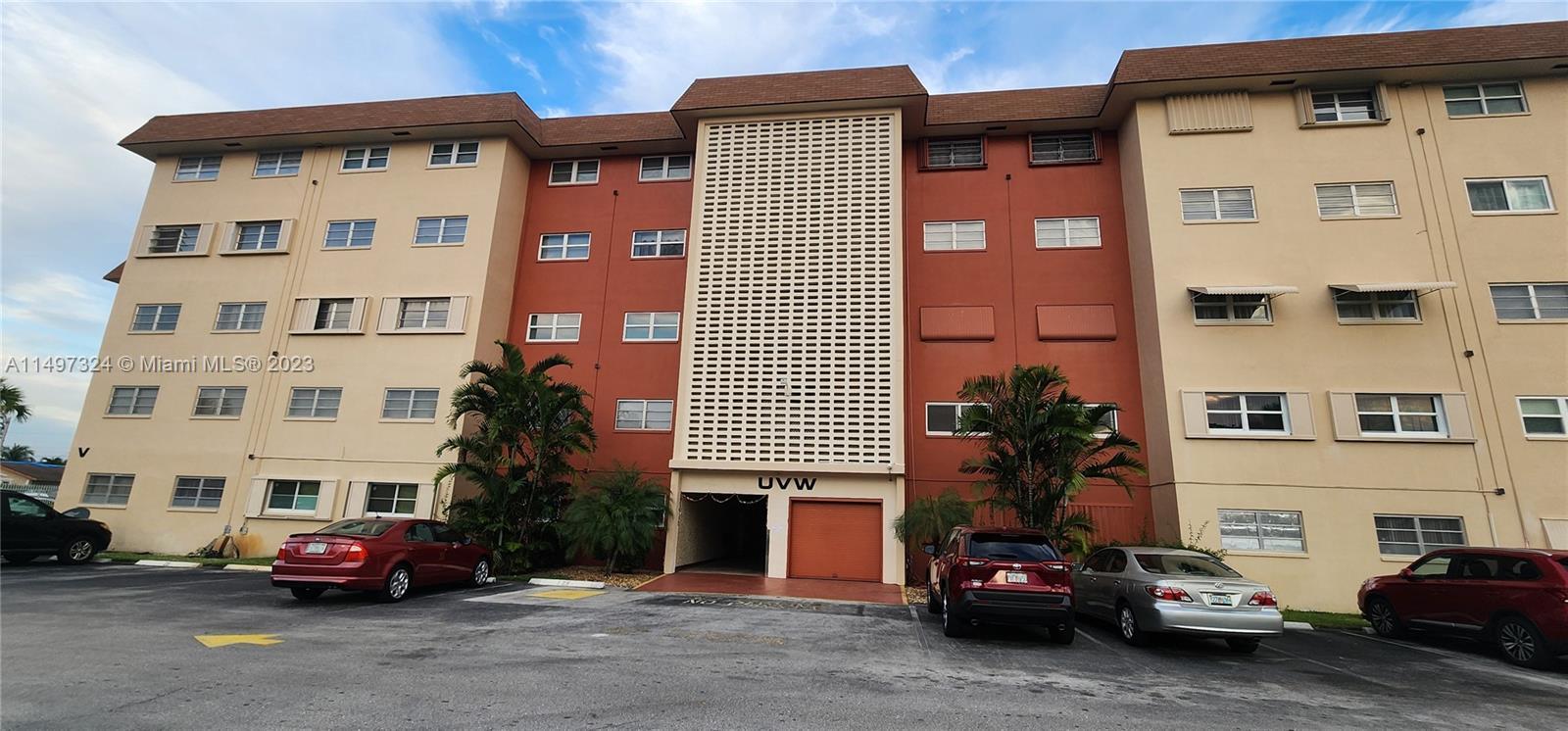 Photo of 5300 Washington St #V412 in Hollywood, FL