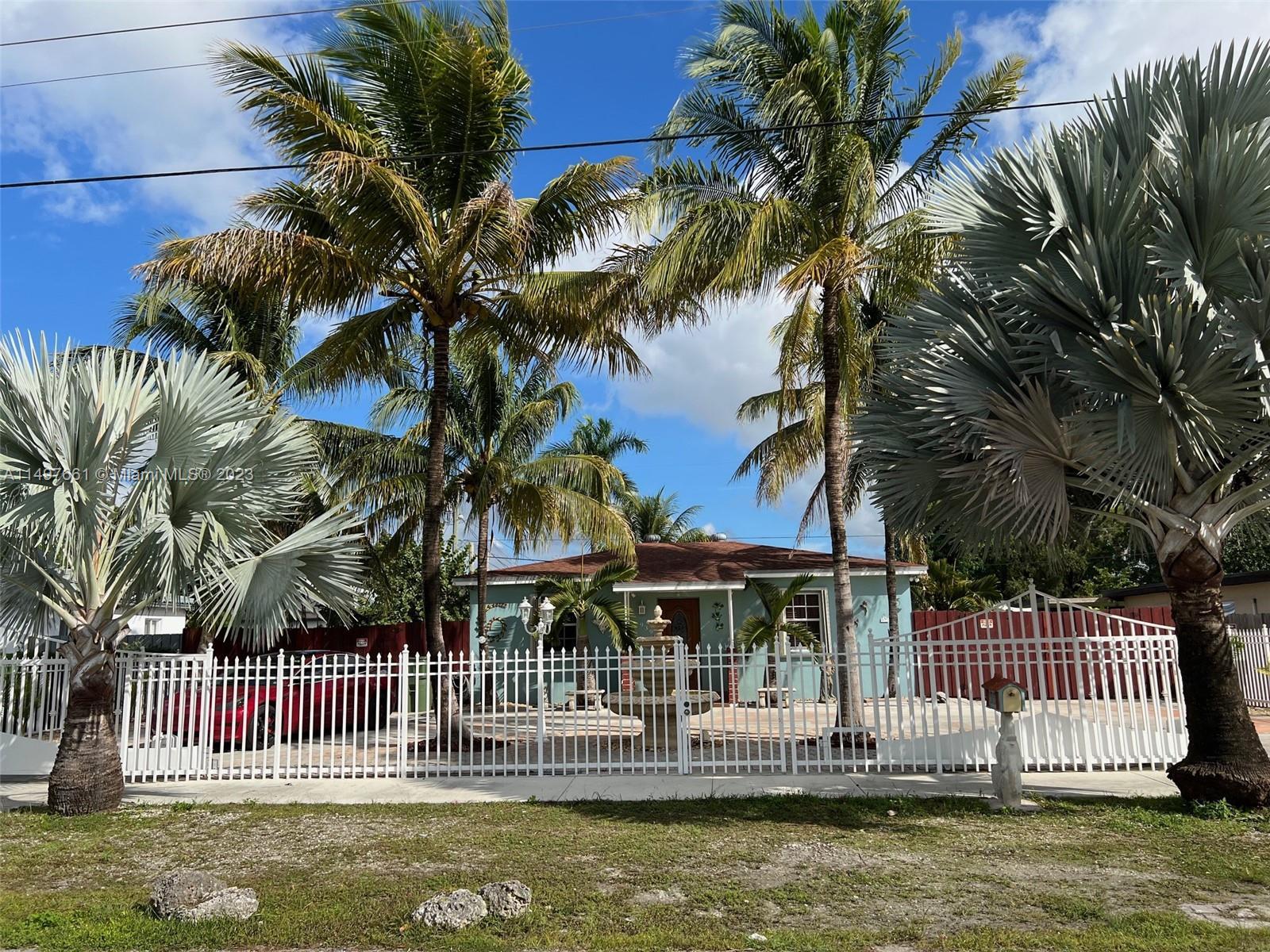 Photo of 939 NE 4th Ave in Homestead, FL