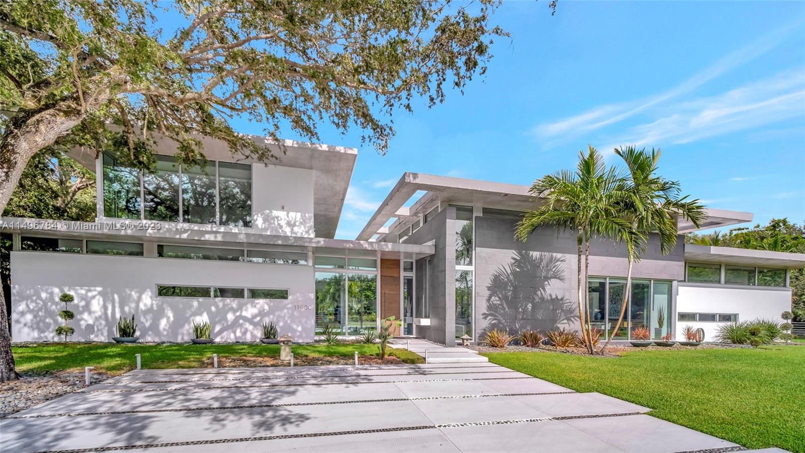 Photo of 11900 SW 68th Ct in Pinecrest, FL
