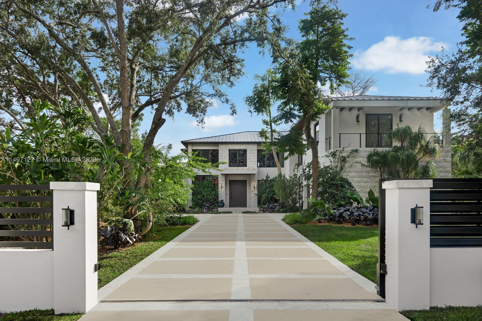 Photo of 7310 SW 104th St in Pinecrest, FL