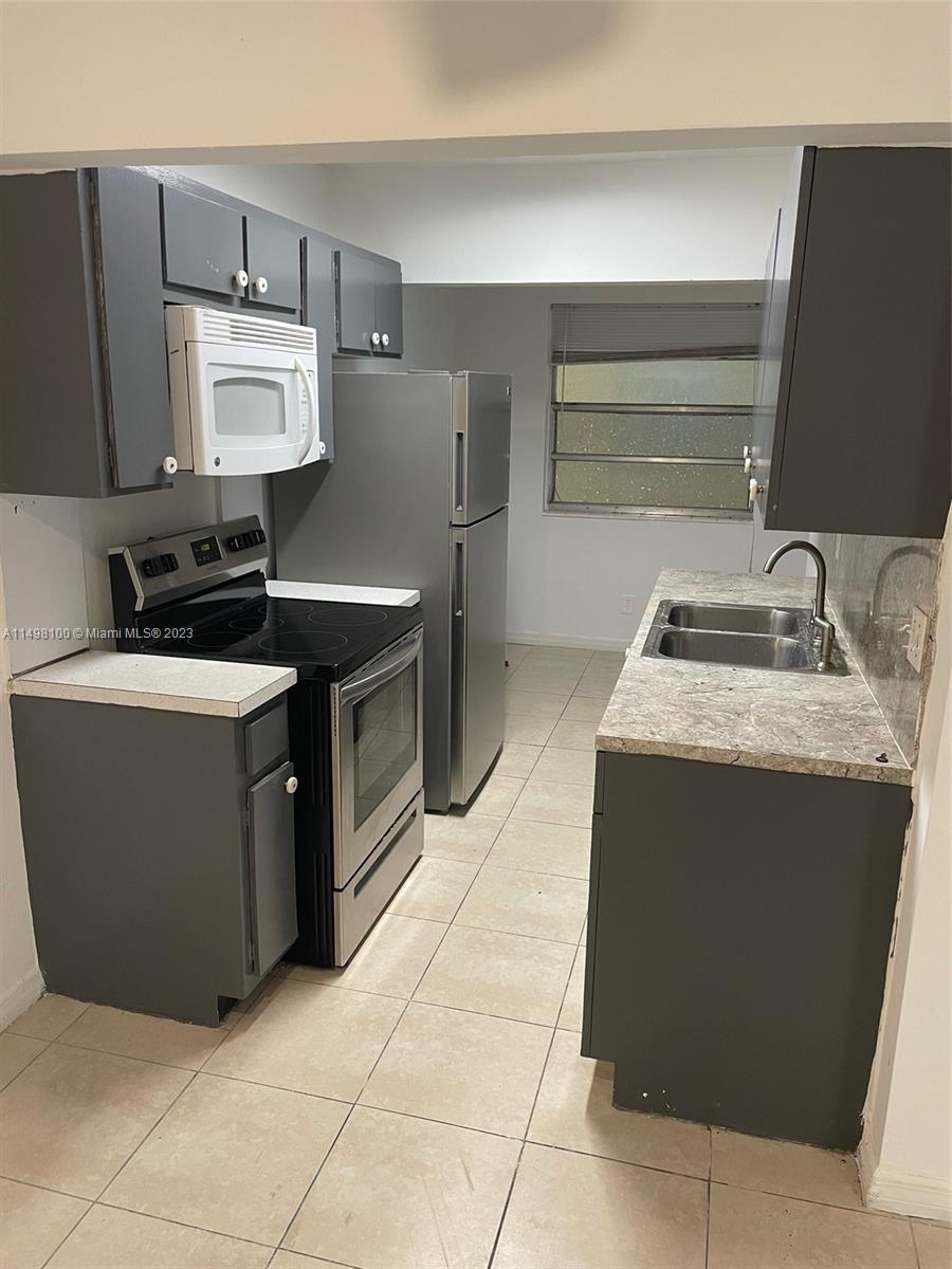Photo of 1100 NE 1st Ct #205 in Hallandale Beach, FL