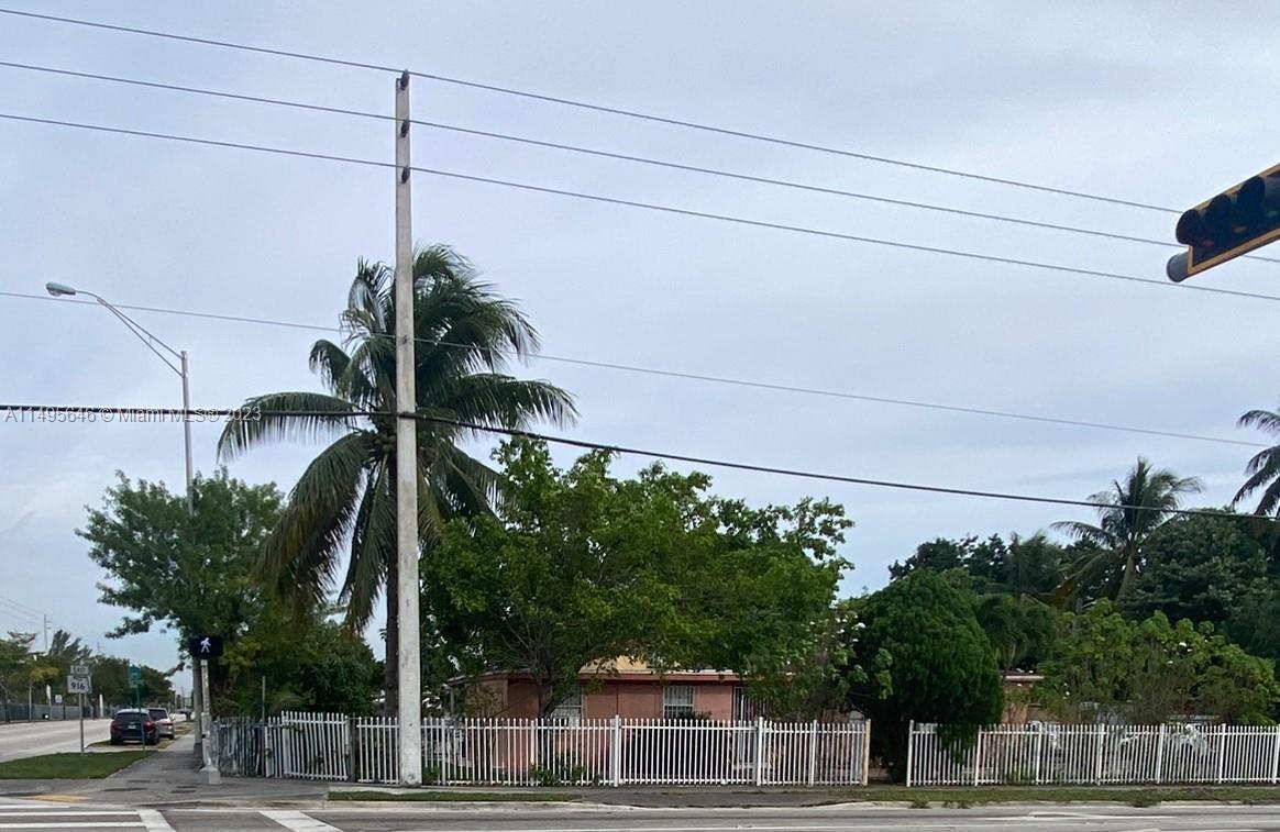 Photo of 13475 NW 17th Ave in North Miami, FL