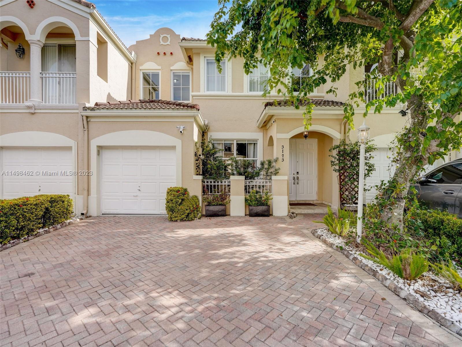 Photo of 3123 NW 101st Pl in Doral, FL