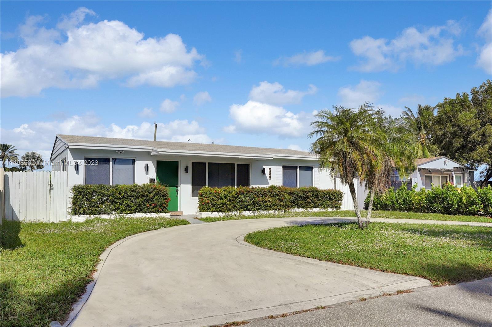 Photo of 2543 Sherman St in Hollywood, FL