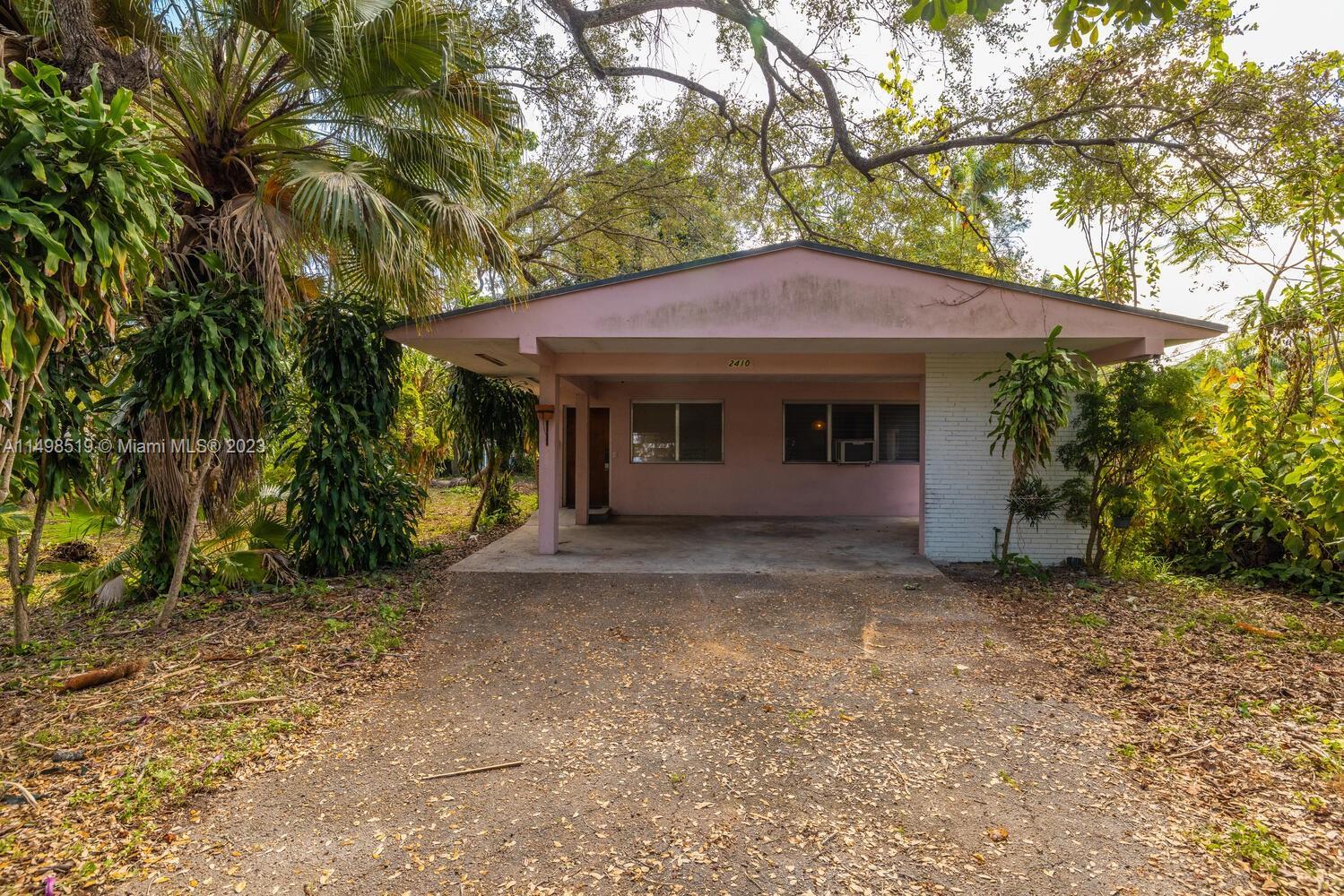 Photo of 2410 NE 184th St in North Miami Beach, FL