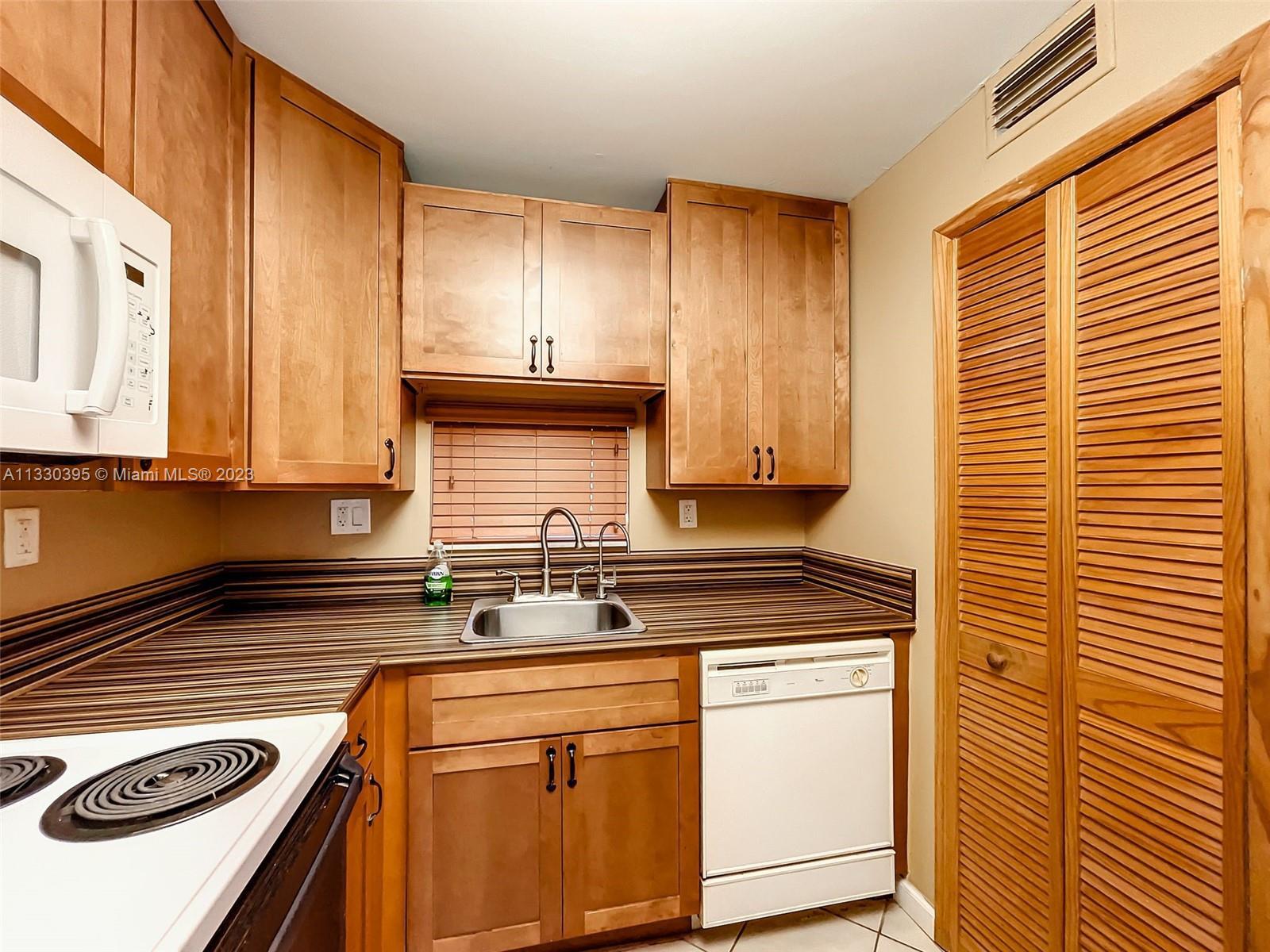 Photo of 830 S Hollybrook Dr #205 in Pembroke Pines, FL
