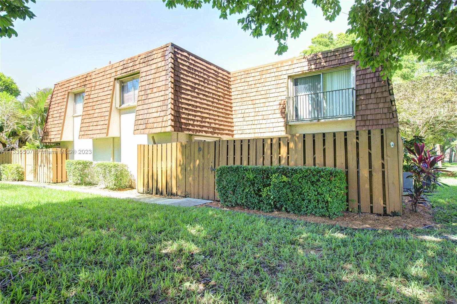Photo of 8940 SW 20th Pl #D-19 in Davie, FL