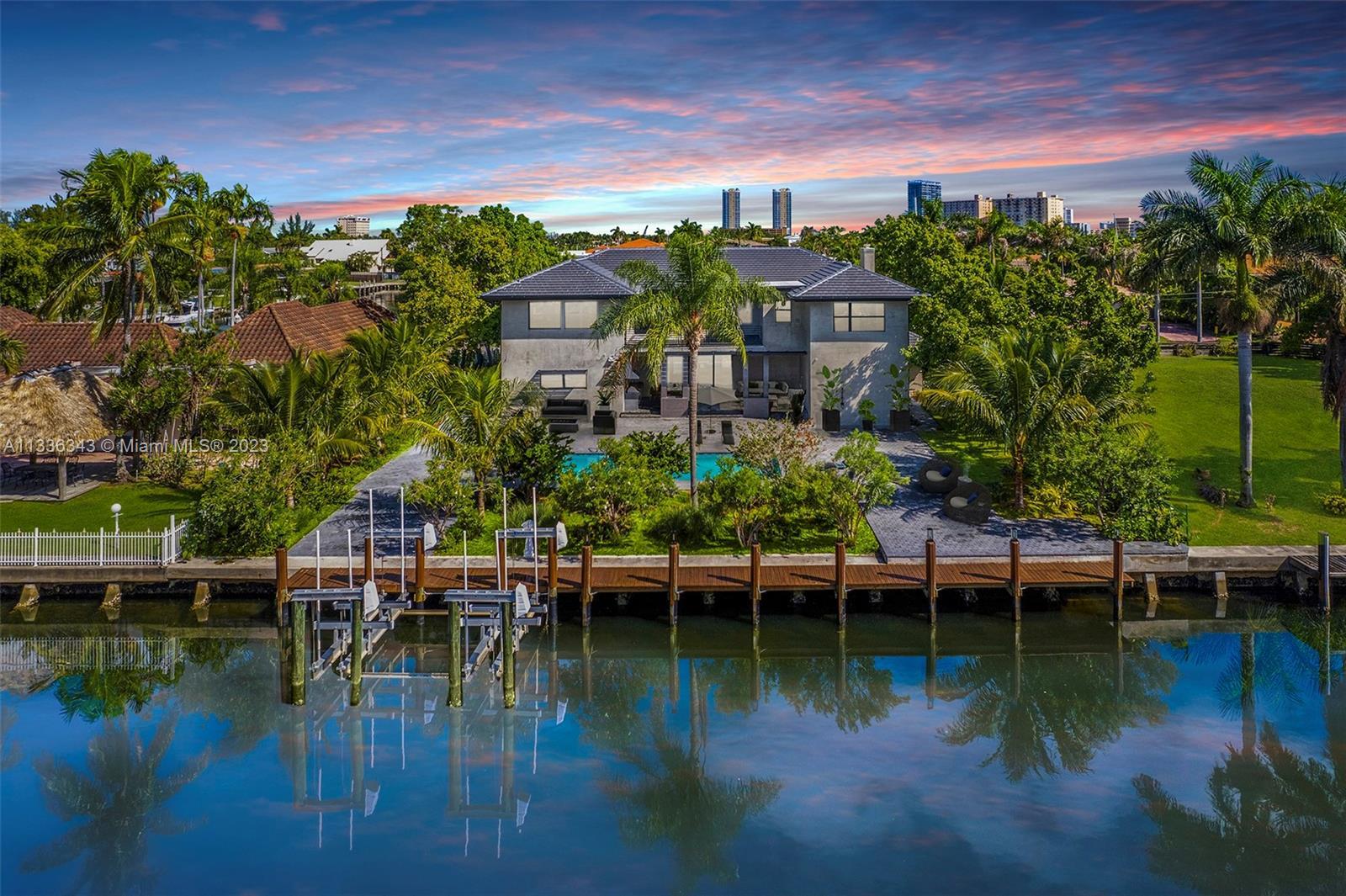 Photo of 461 Poinciana Dr in Hallandale Beach, FL