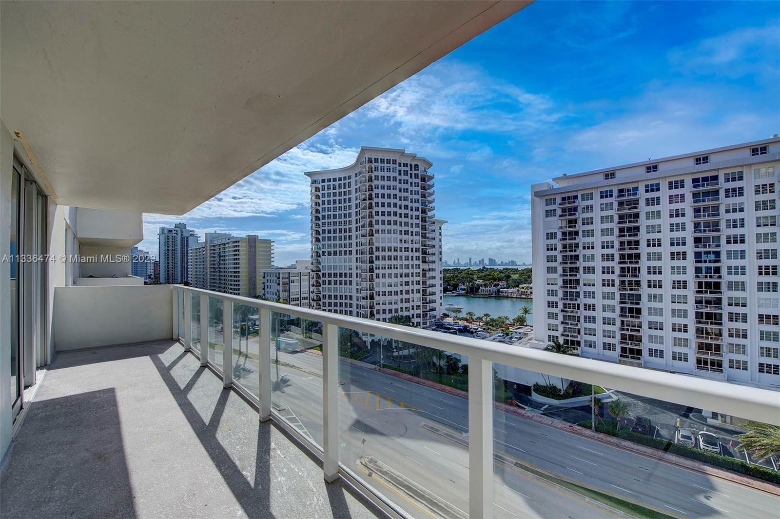 Gorgeous 2 Bed/2 Bath Condo Located in the Heart of Miami Beach. Located Directly on the Ocean Side 