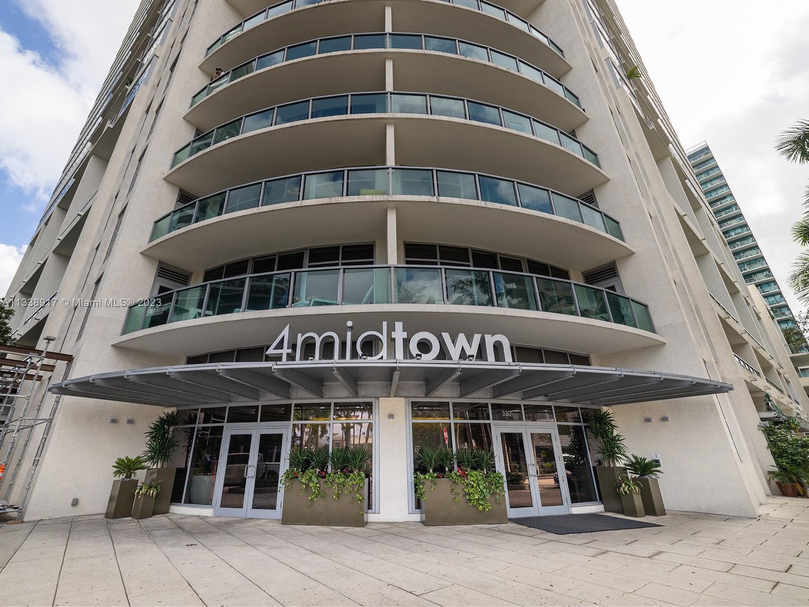 Beautiful spacious corner unit in the heart of Midtown, a lively area surrounded by restaurants, sho