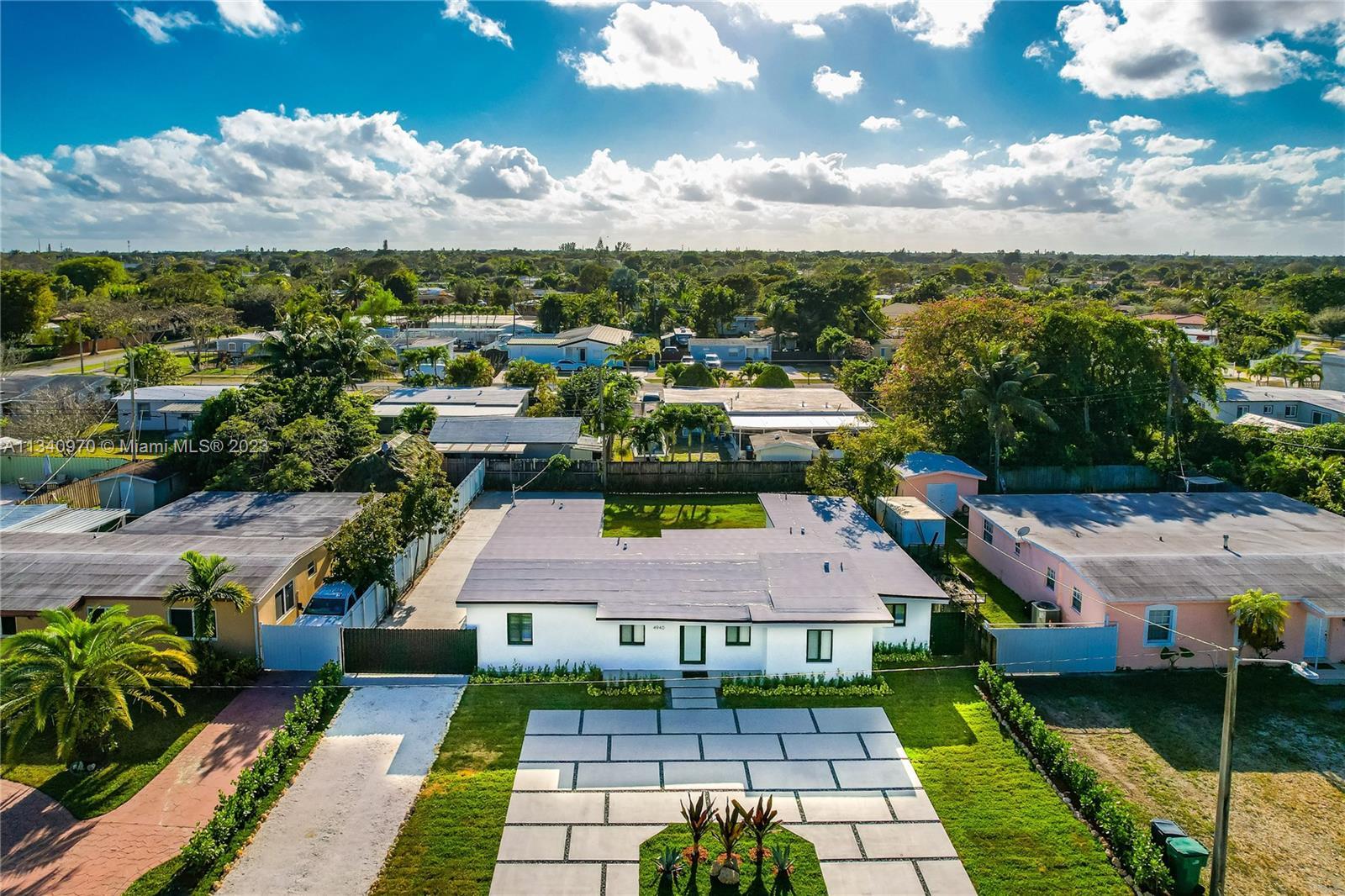 Photo of 4940 SW 98th Ave Rd in Miami, FL