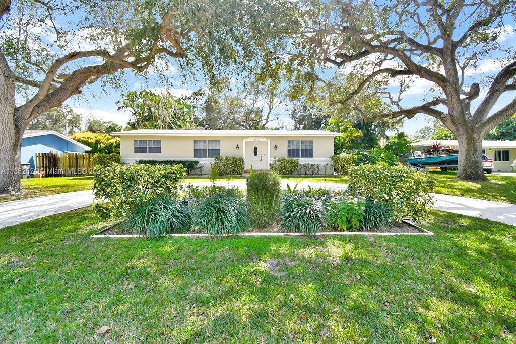 Photo of 2388 Holly Ln in Palm Beach Gardens, FL