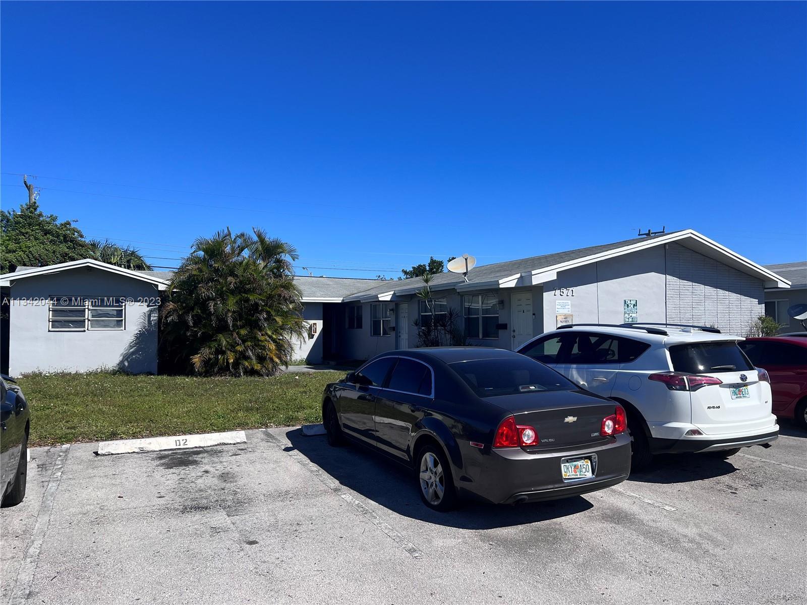 Photo of 7571 Venetian St in Miramar, FL